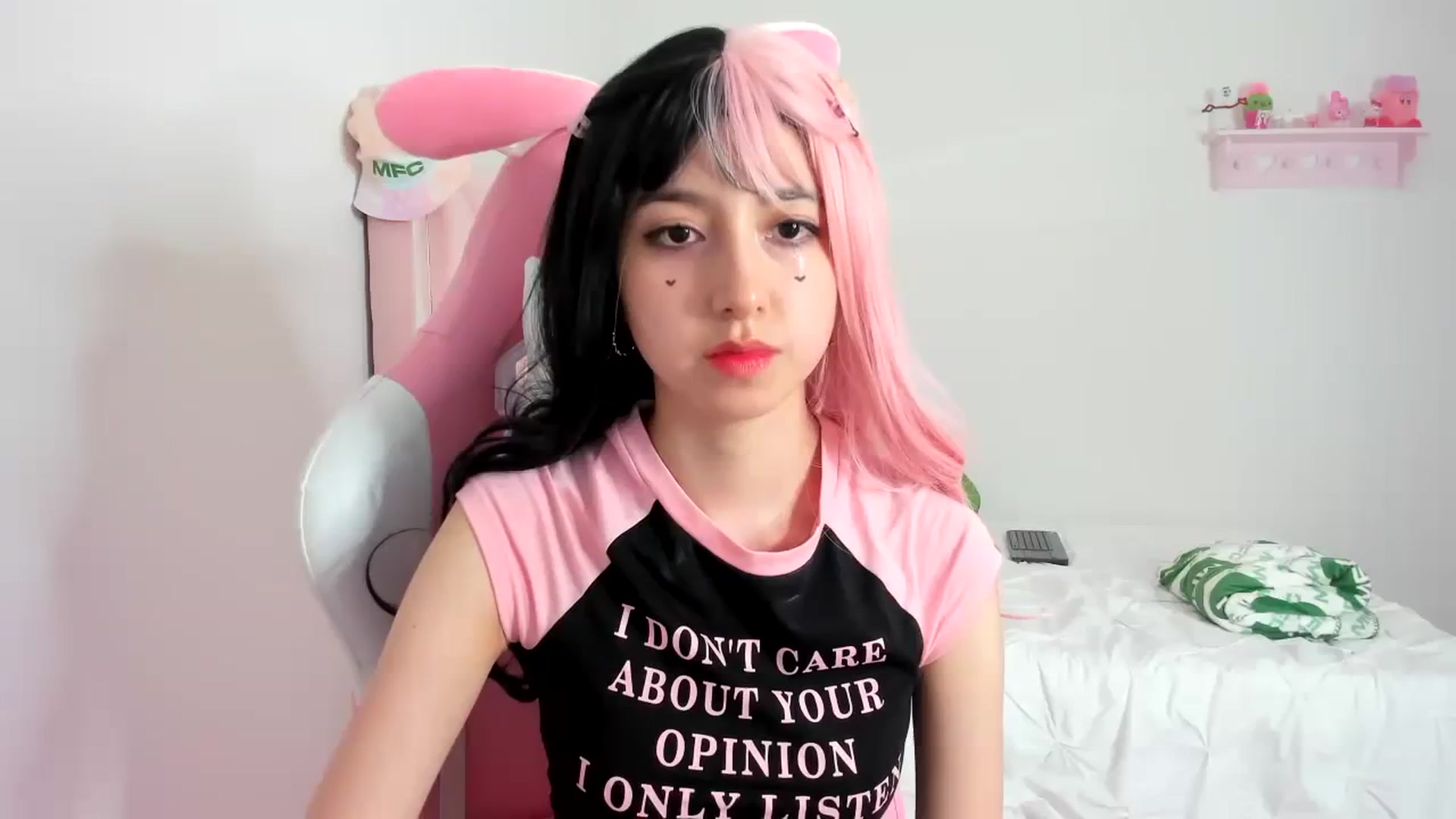Gallery image thumbnail from Cherrycute666's myfreecams stream on, 01/29/2024, 05:27 image 1 of 20