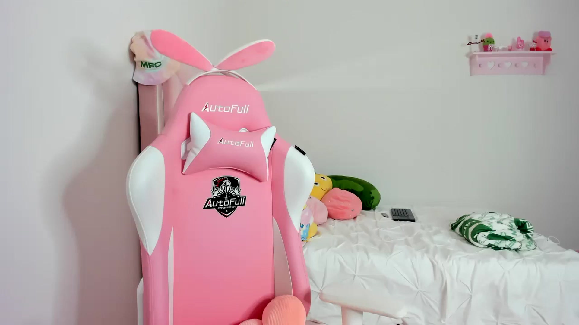 Gallery image thumbnail from Cherrycute666's myfreecams stream on, 01/29/2024, 05:27 image 12 of 20