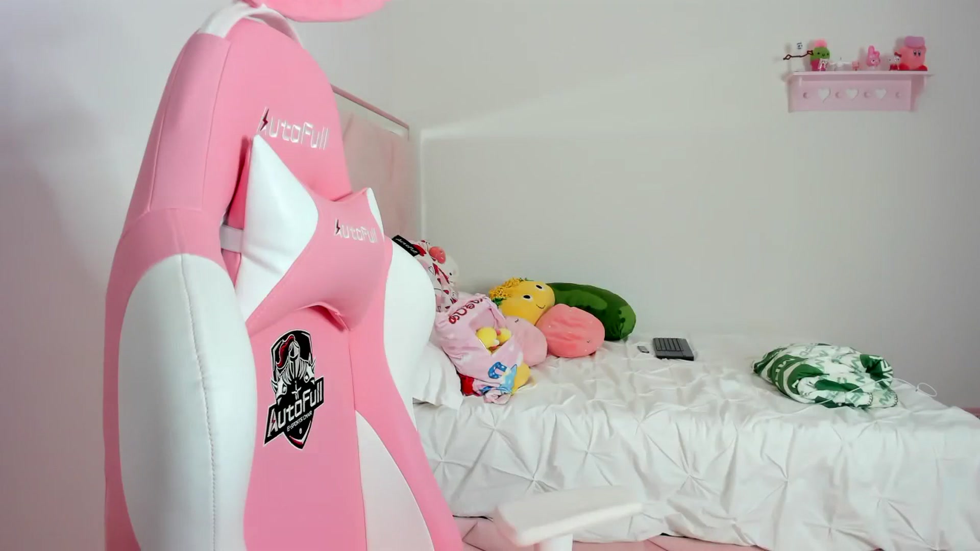 Gallery image thumbnail from Cherrycute666's myfreecams stream on, 01/29/2024, 05:27 image 10 of 20