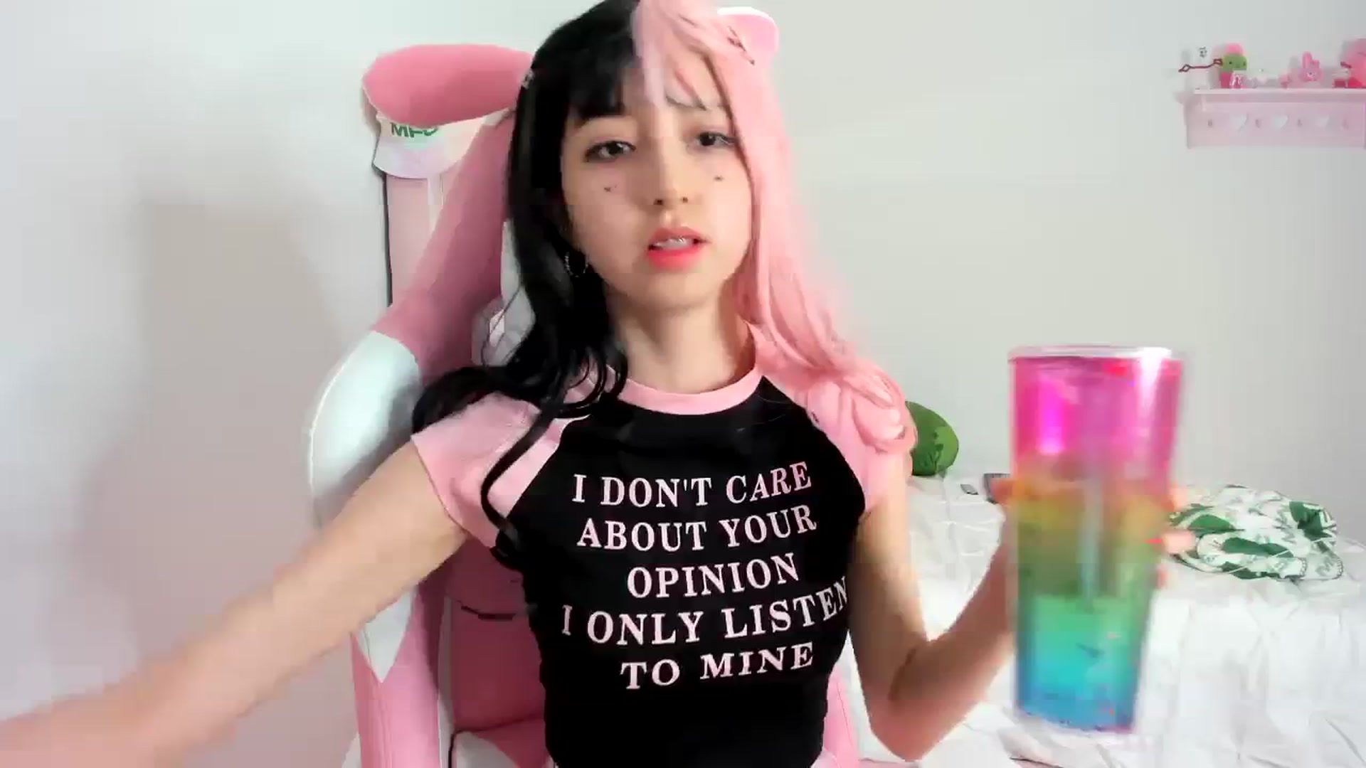 Gallery image thumbnail from Cherrycute666's myfreecams stream on, 01/29/2024, 05:27 image 4 of 20