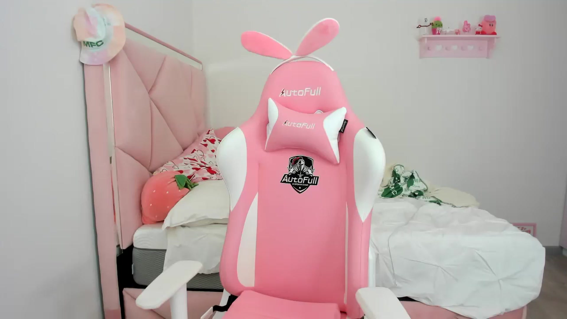 Gallery image thumbnail from Cherrycute666's myfreecams stream on, 01/29/2024, 22:43 image 19 of 20