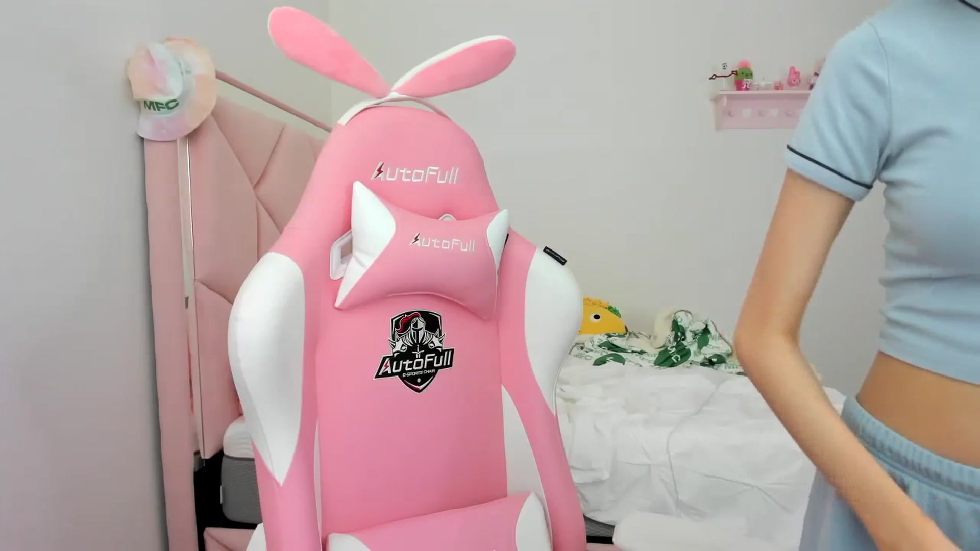 Gallery image thumbnail from Cherrycute666's myfreecams stream on, 01/29/2024, 22:43 image 5 of 20