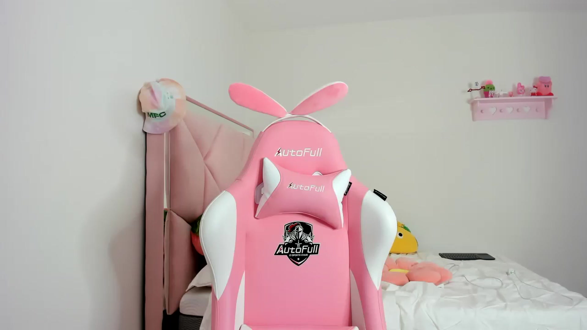 Gallery image thumbnail from Cherrycute666's myfreecams stream on, 01/30/2024, 01:46 image 10 of 20