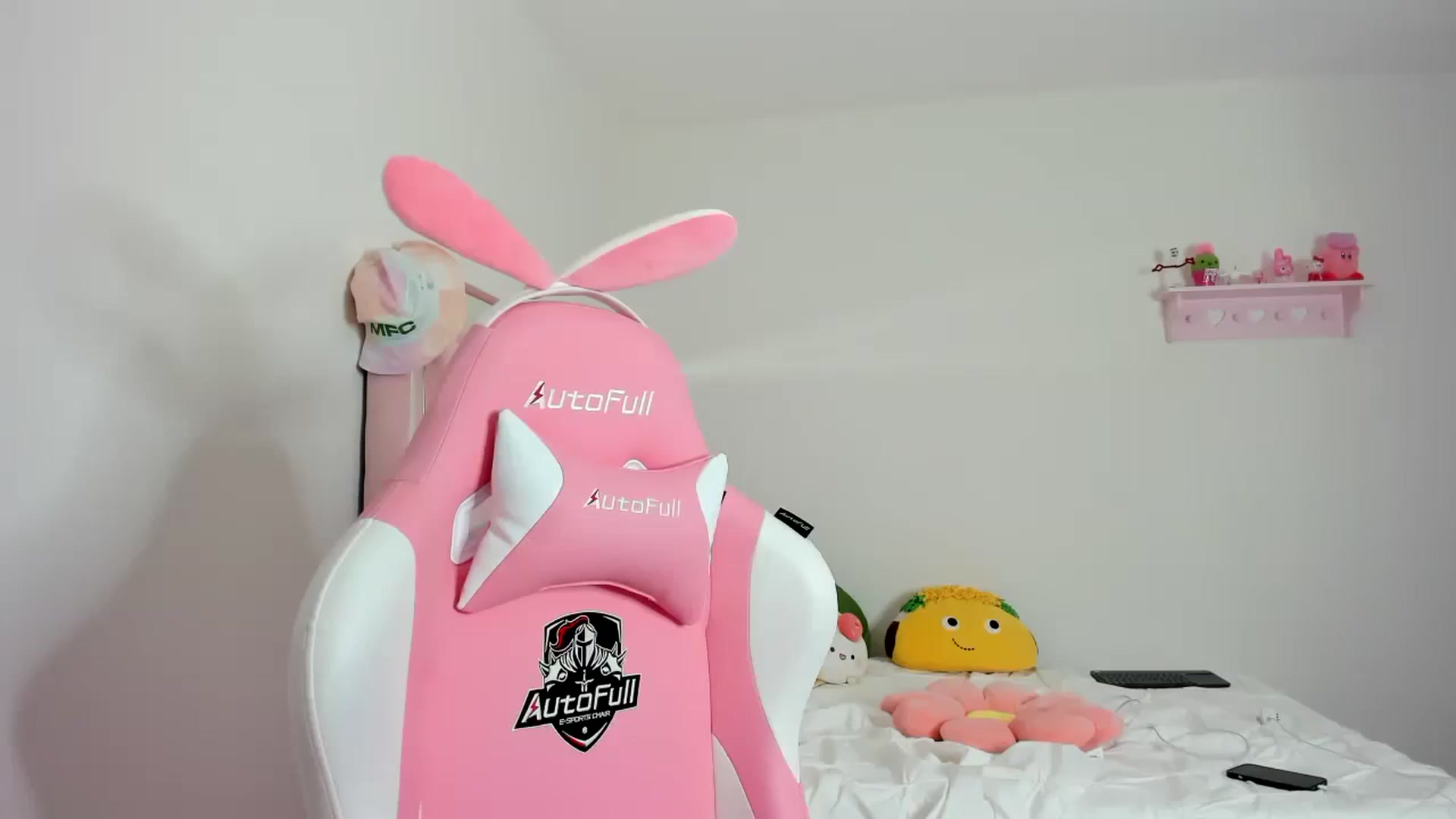 Gallery image thumbnail from Cherrycute666's myfreecams stream on, 01/30/2024, 01:46 image 2 of 20