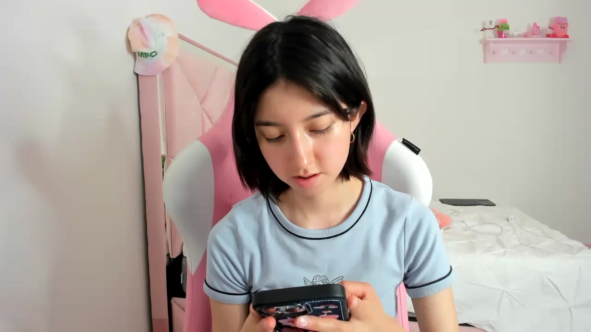Gallery image thumbnail from Cherrycute666's myfreecams stream on, 01/30/2024, 01:46 image 17 of 20