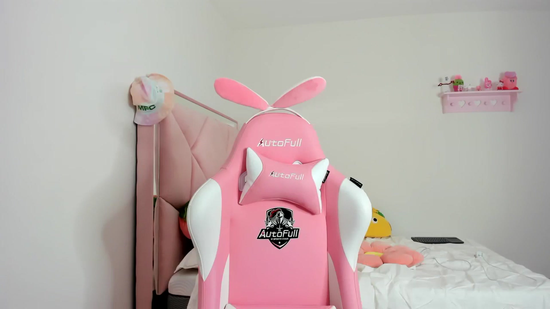 Gallery image thumbnail from Cherrycute666's myfreecams stream on, 01/30/2024, 01:46 image 11 of 20