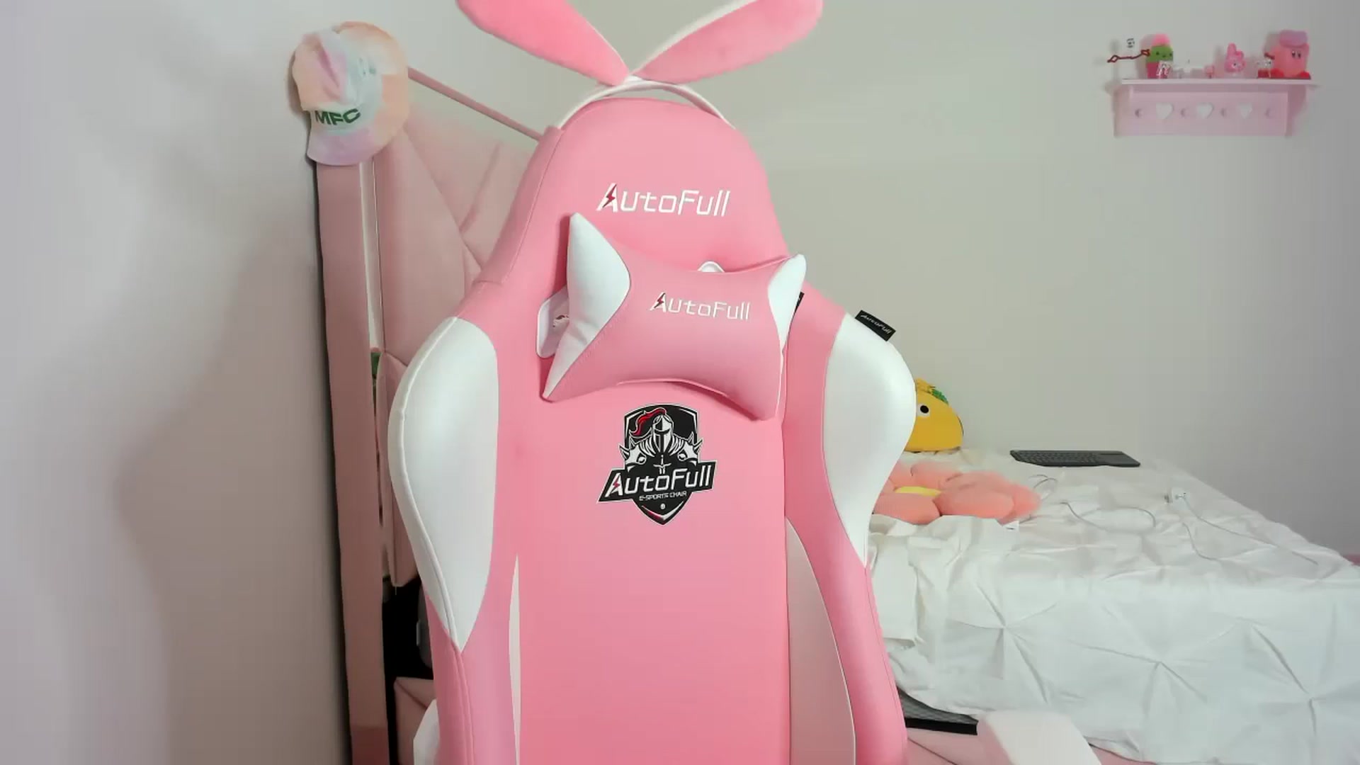 Gallery image thumbnail from Cherrycute666's myfreecams stream on, 01/30/2024, 01:46 image 4 of 20