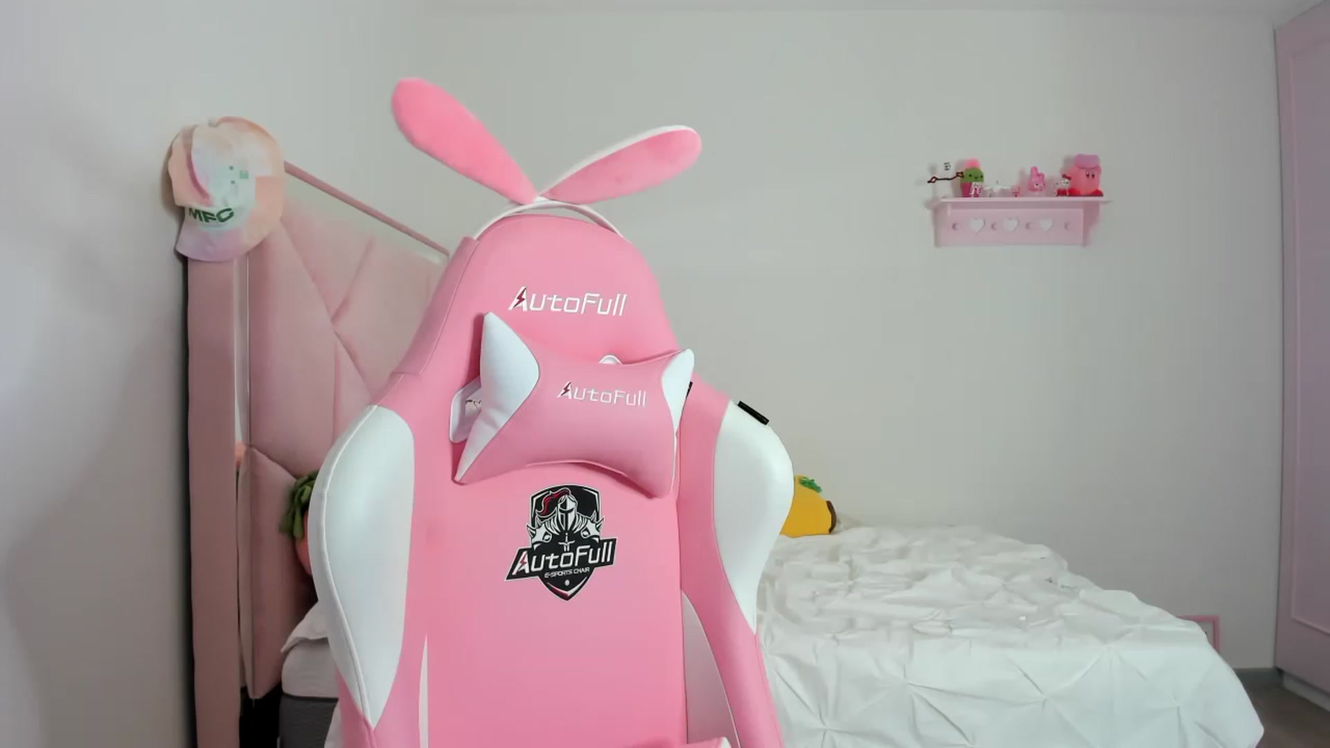 Gallery image thumbnail from Cherrycute666's myfreecams stream on, 01/30/2024, 10:23 image 19 of 20