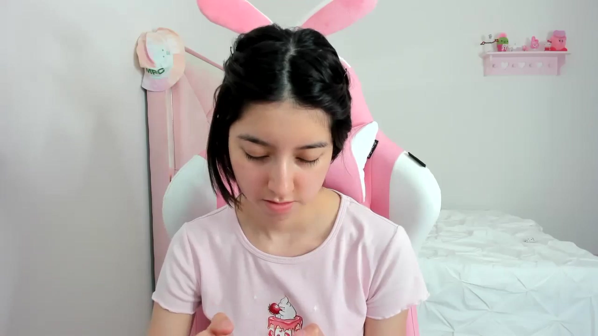 Gallery image thumbnail from Cherrycute666's myfreecams stream on, 01/30/2024, 21:46 image 17 of 20