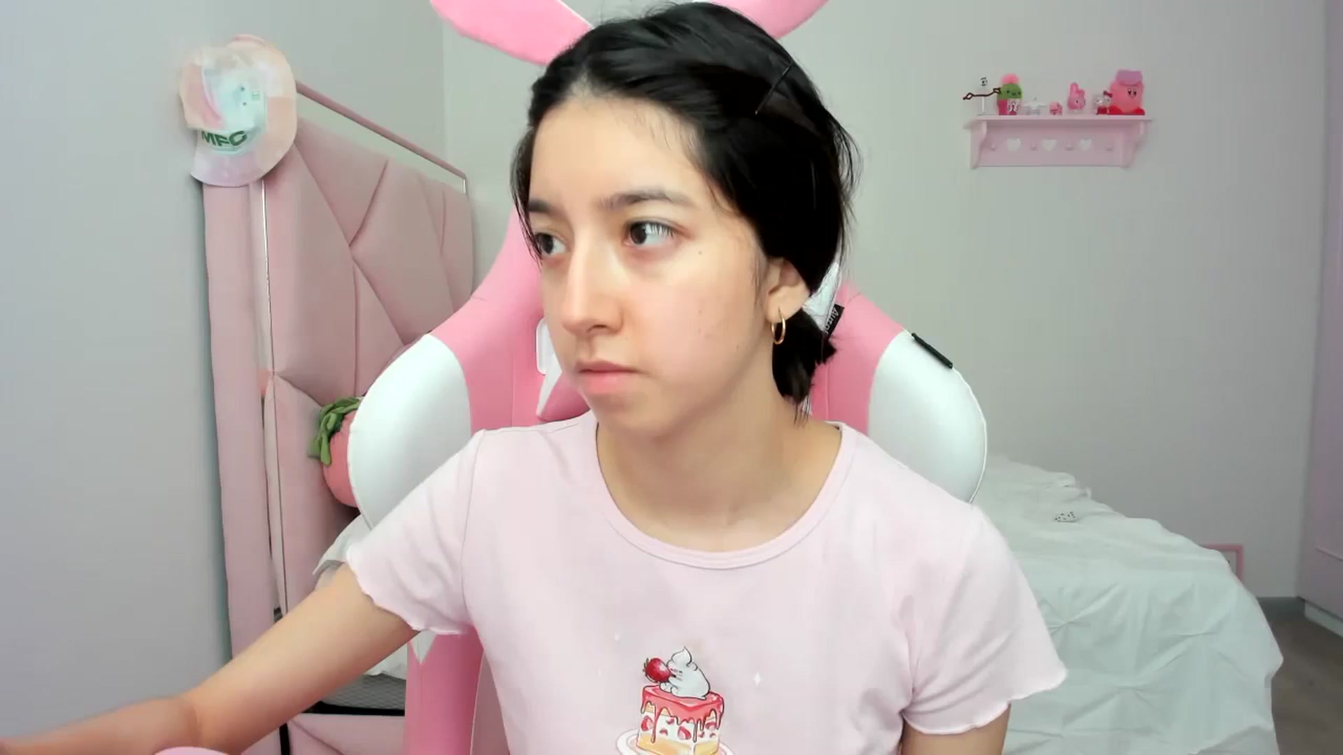 Gallery image thumbnail from Cherrycute666's myfreecams stream on, 01/30/2024, 21:46 image 3 of 20