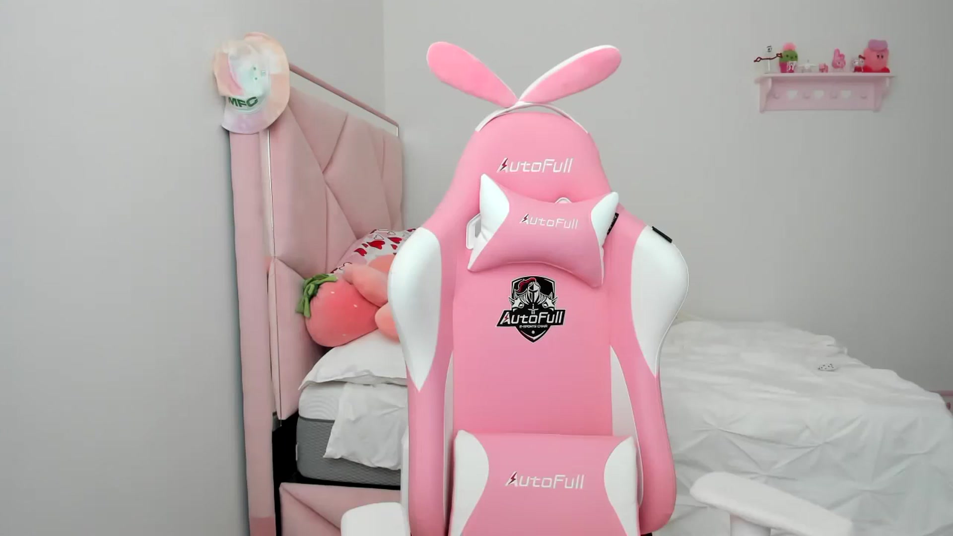 Gallery image thumbnail from Cherrycute666's myfreecams stream on, 01/30/2024, 21:46 image 15 of 20