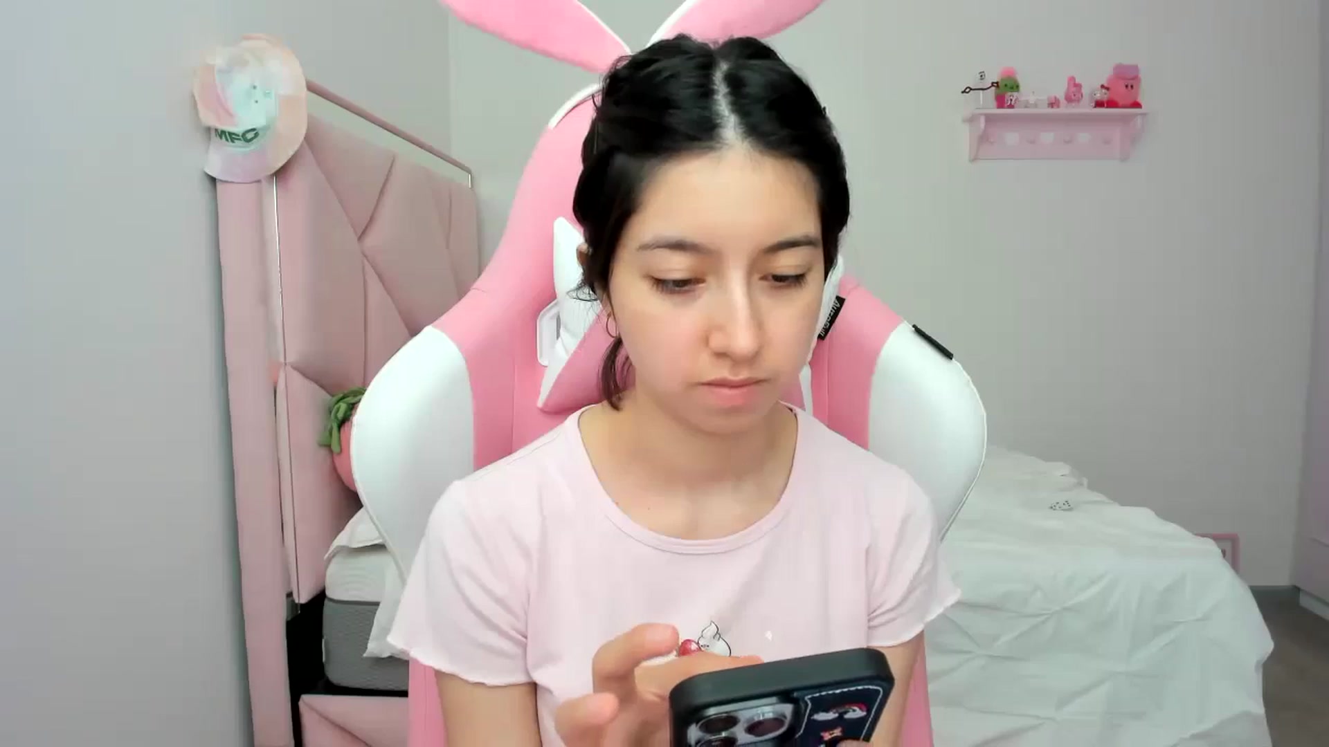 Gallery image thumbnail from Cherrycute666's myfreecams stream on, 01/30/2024, 21:46 image 7 of 20