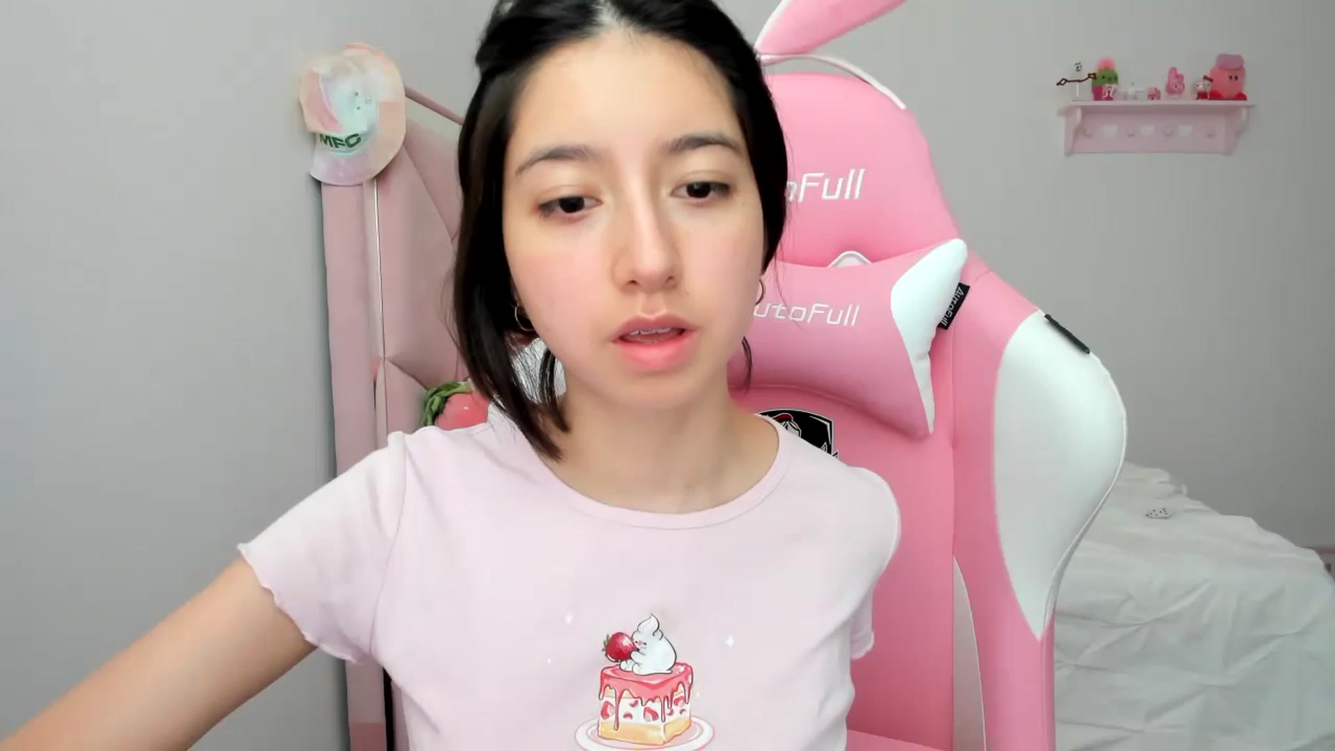 Gallery image thumbnail from Cherrycute666's myfreecams stream on, 01/30/2024, 21:46 image 14 of 20
