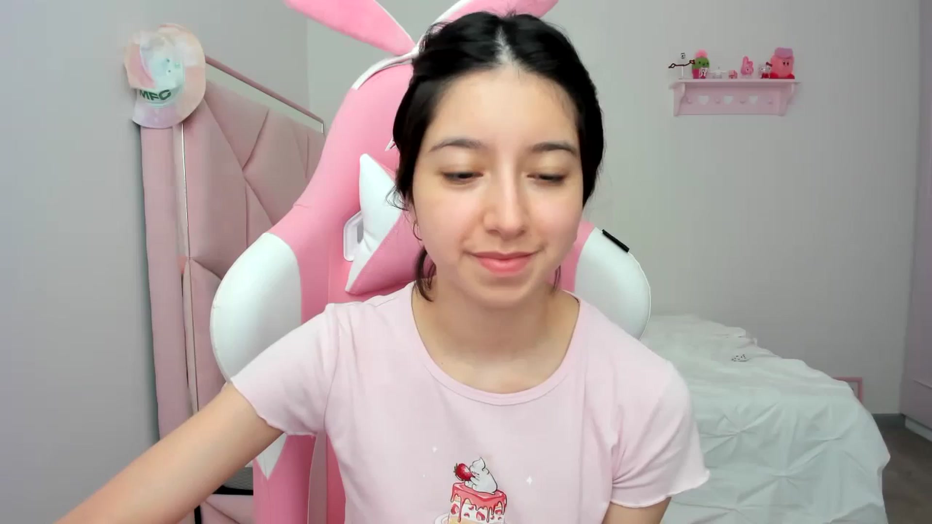 Gallery image thumbnail from Cherrycute666's myfreecams stream on, 01/30/2024, 21:46 image 4 of 20