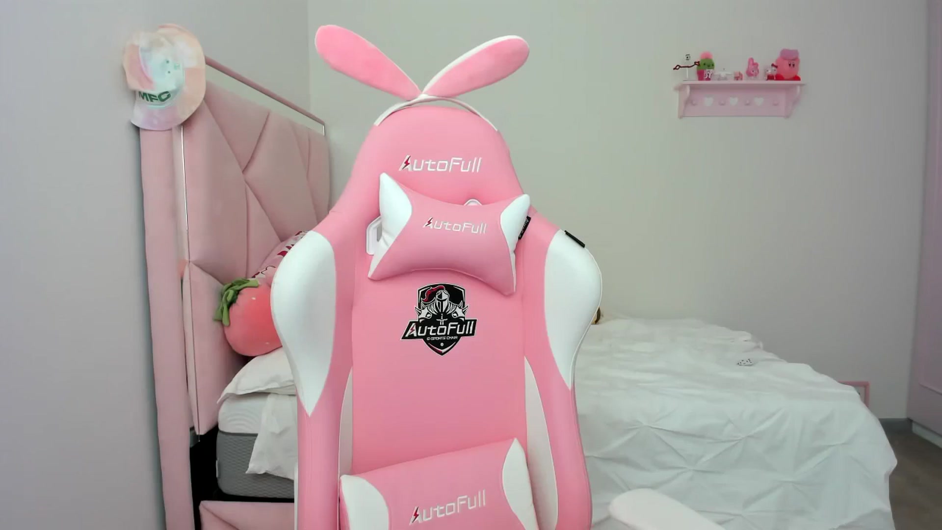 Gallery image thumbnail from Cherrycute666's myfreecams stream on, 01/30/2024, 21:46 image 2 of 20