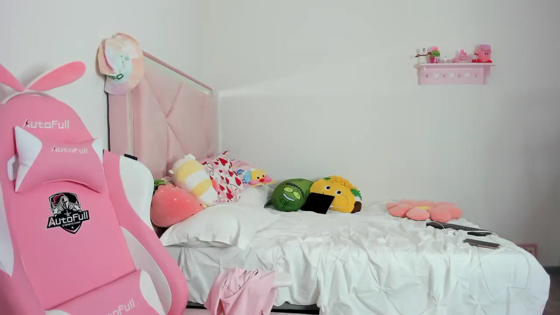 Gallery image thumbnail from Cherrycute666's myfreecams stream on, 01/31/2024, 07:01 image 7 of 20