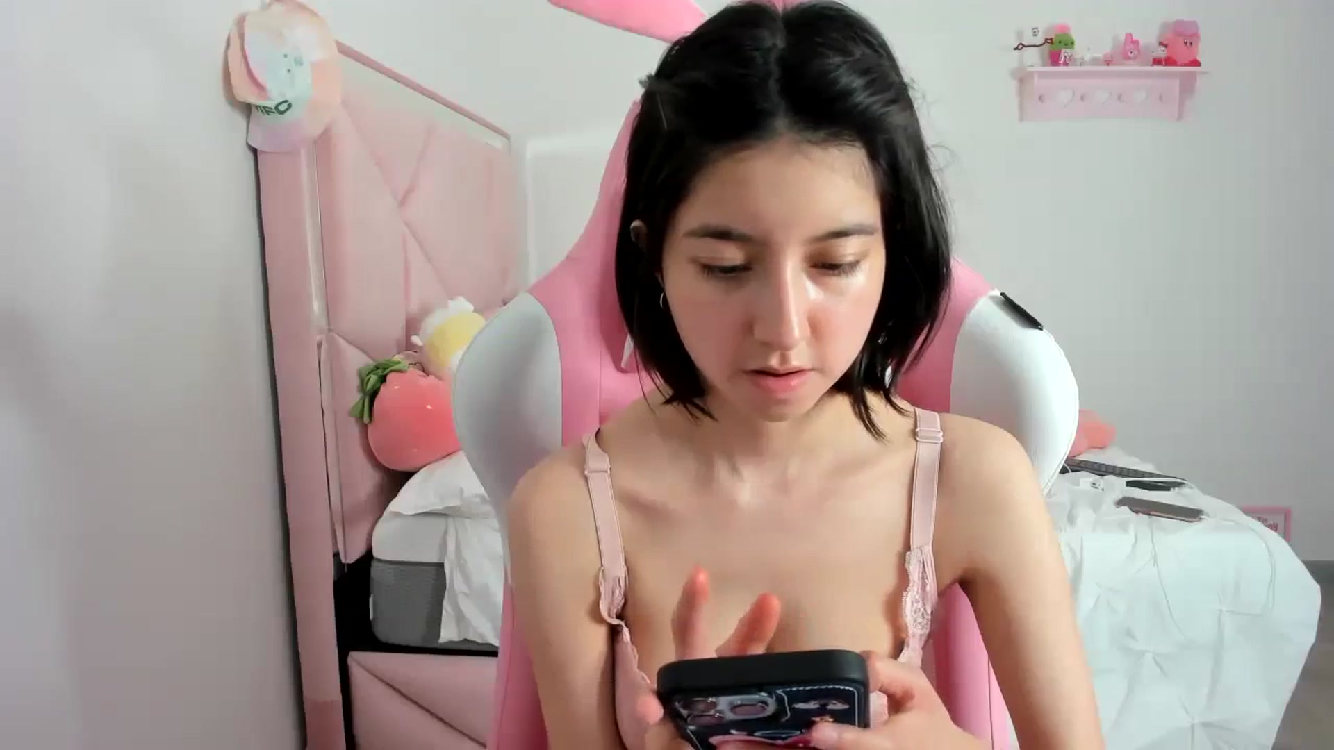 Gallery image thumbnail from Cherrycute666's myfreecams stream on, 01/31/2024, 08:02 image 7 of 20