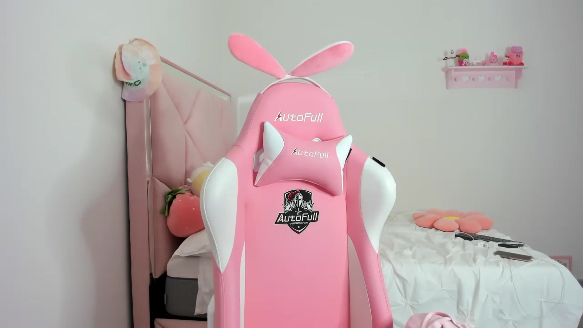 Gallery image thumbnail from Cherrycute666's myfreecams stream on, 01/31/2024, 08:02 image 12 of 20