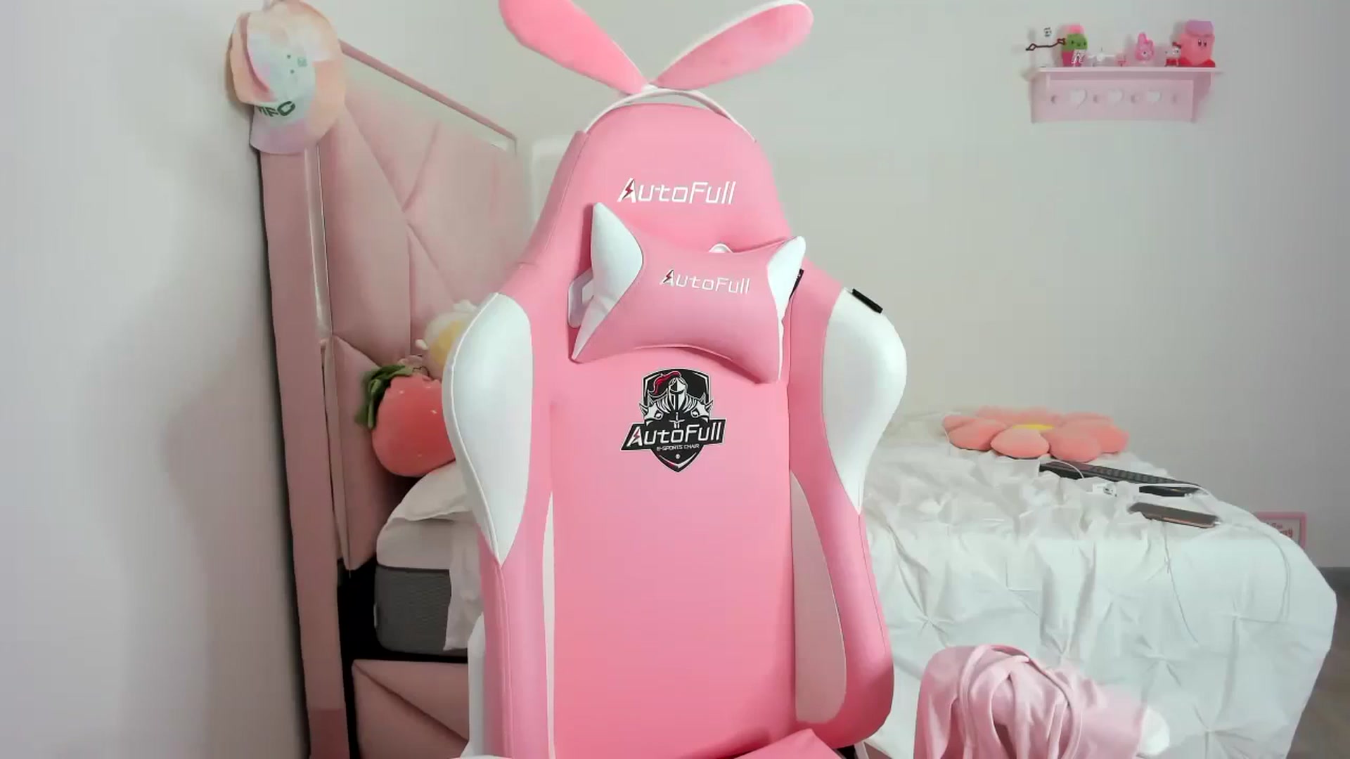 Gallery image thumbnail from Cherrycute666's myfreecams stream on, 01/31/2024, 08:02 image 11 of 20