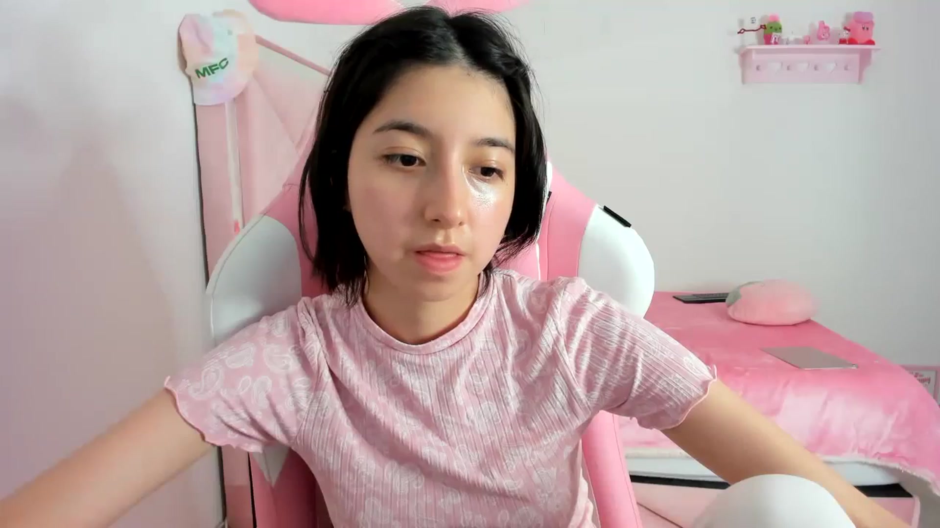 Gallery image thumbnail from Cherrycute666's myfreecams stream on, 02/01/2024, 09:17 image 3 of 20