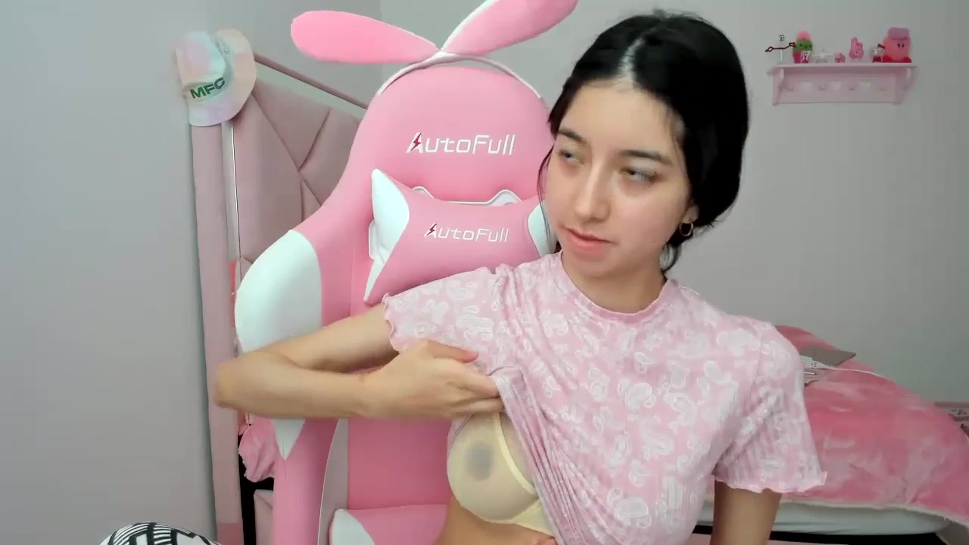 Gallery image thumbnail from Cherrycute666's myfreecams stream on, 02/01/2024, 22:35 image 10 of 20