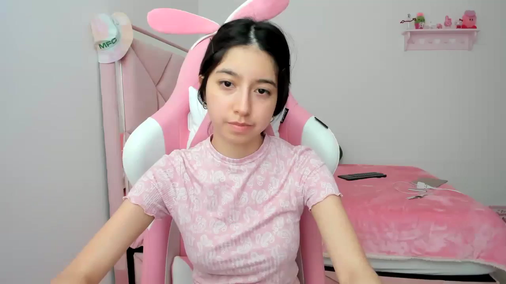Gallery image thumbnail from Cherrycute666's myfreecams stream on, 02/01/2024, 22:35 image 8 of 20