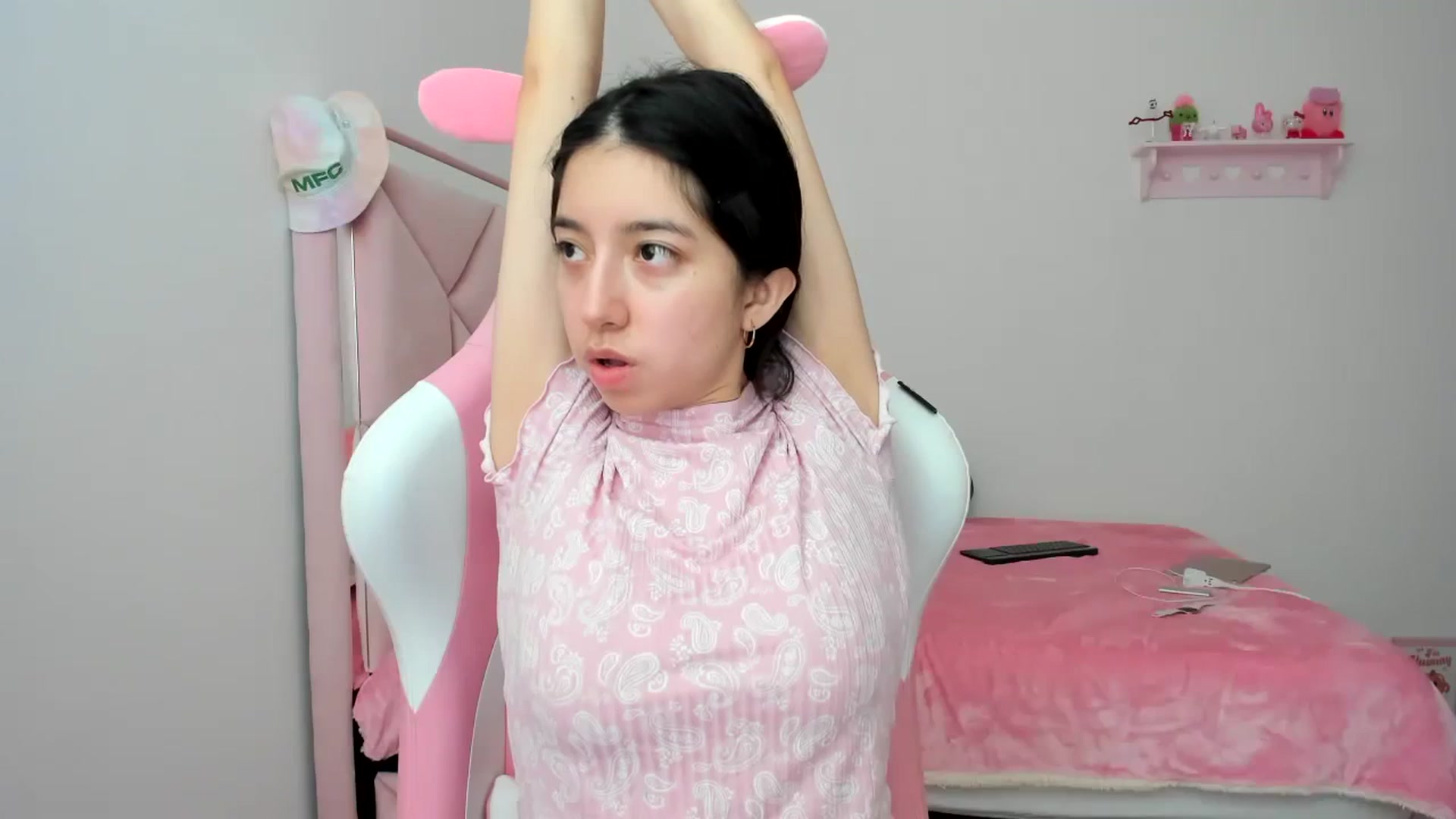 Gallery image thumbnail from Cherrycute666's myfreecams stream on, 02/01/2024, 22:35 image 16 of 20