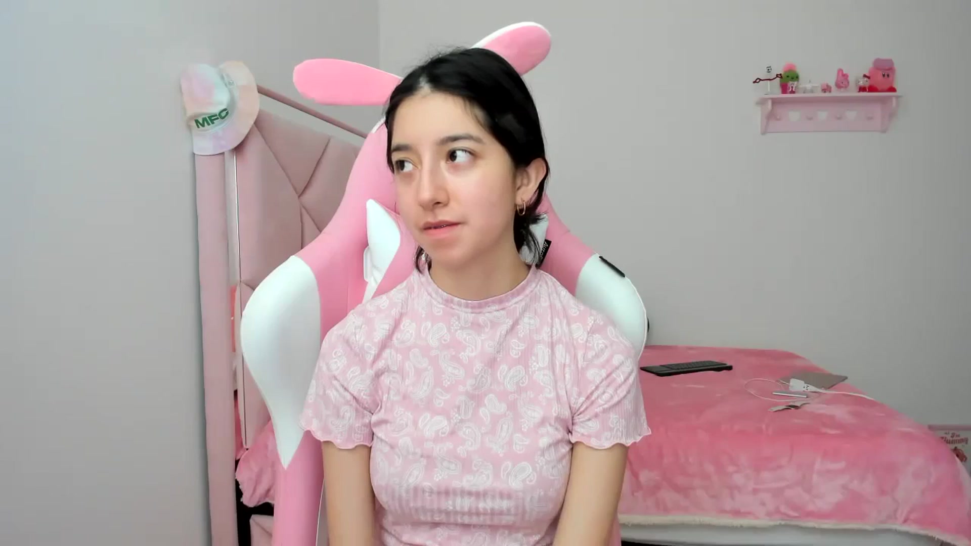 Gallery image thumbnail from Cherrycute666's myfreecams stream on, 02/01/2024, 22:35 image 15 of 20