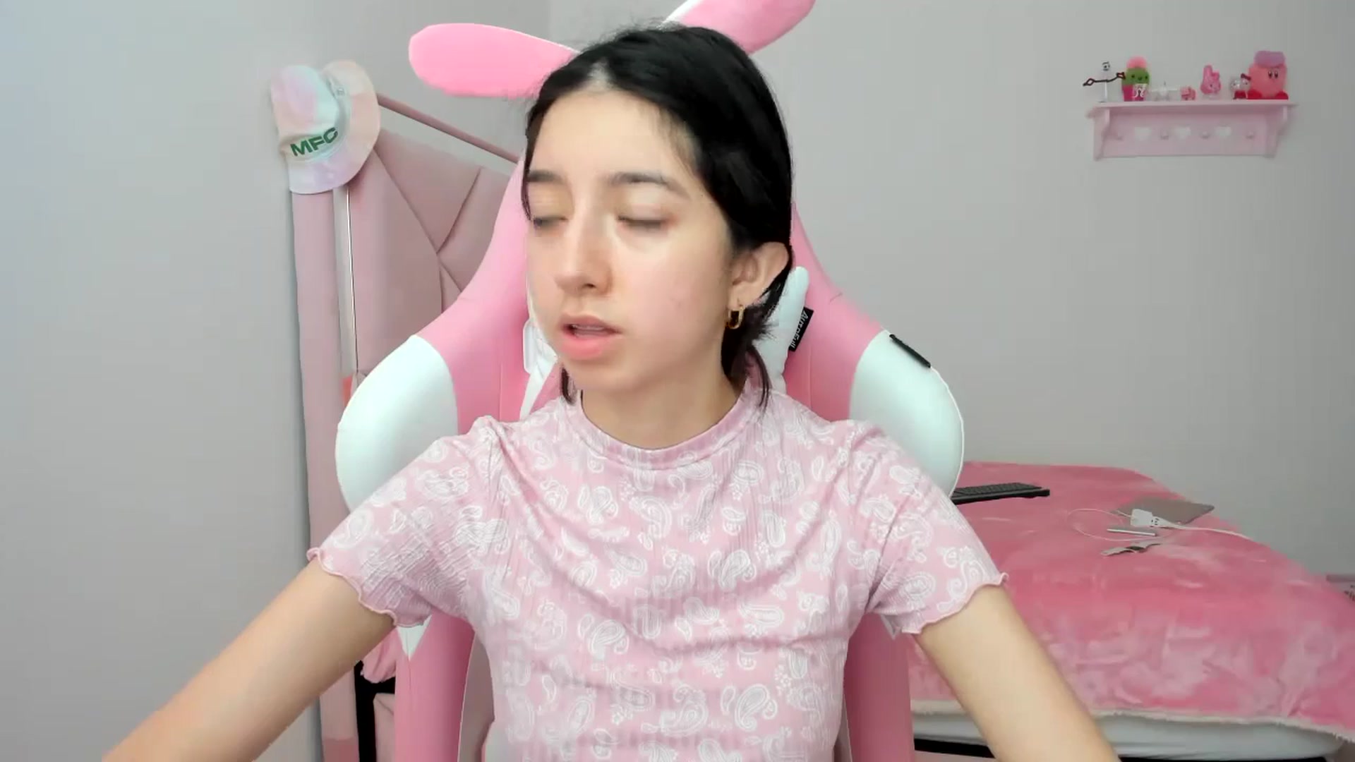 Gallery image thumbnail from Cherrycute666's myfreecams stream on, 02/01/2024, 22:35 image 17 of 20