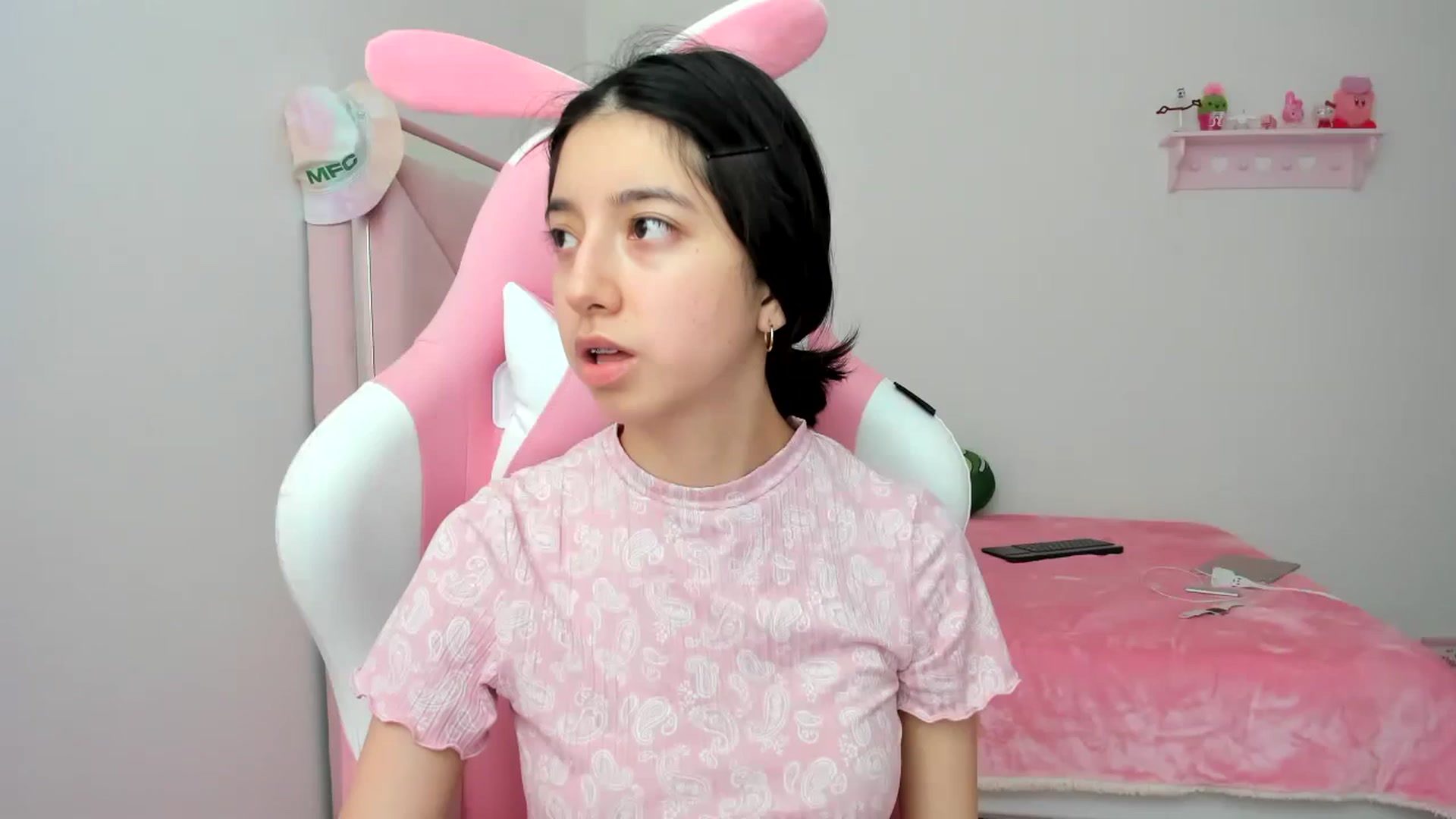 Gallery image thumbnail from Cherrycute666's myfreecams stream on, 02/01/2024, 22:35 image 7 of 20