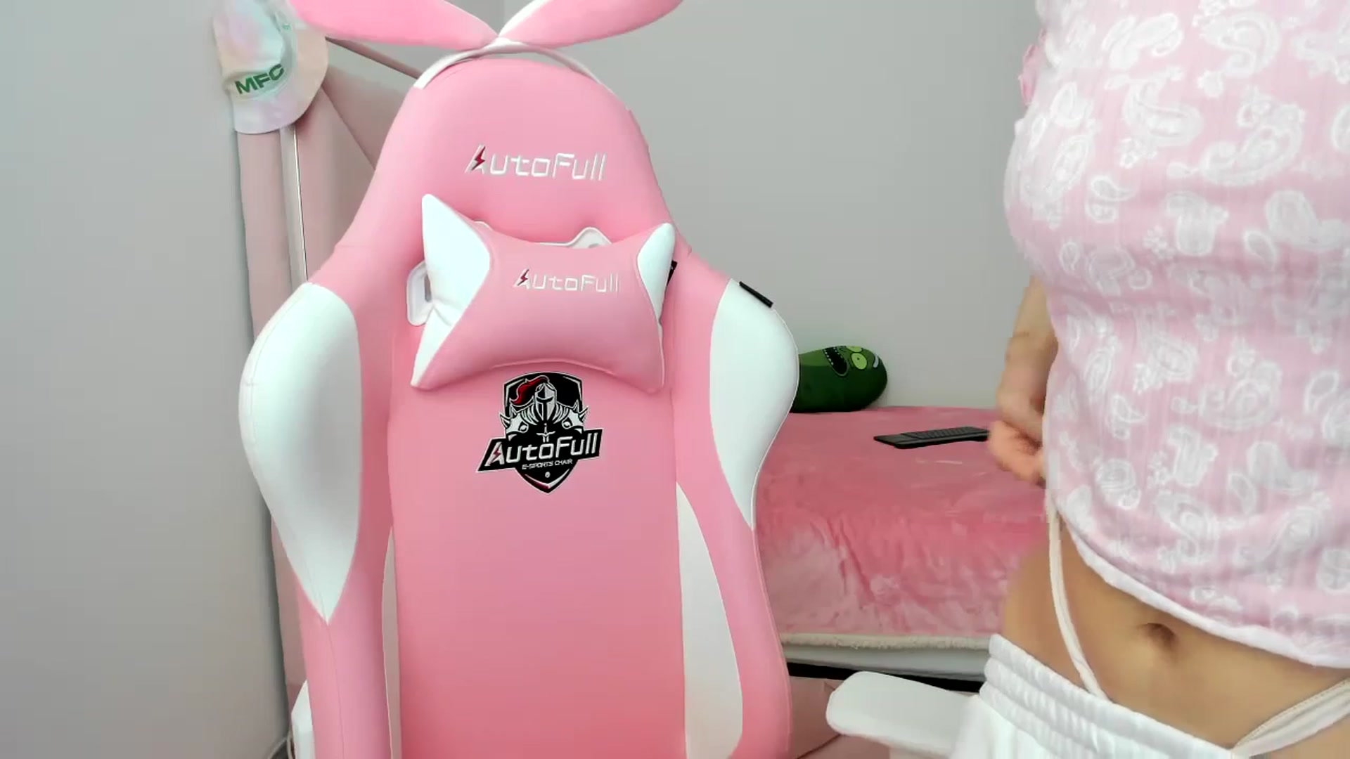 Gallery image thumbnail from Cherrycute666's myfreecams stream on, 02/01/2024, 22:35 image 12 of 20