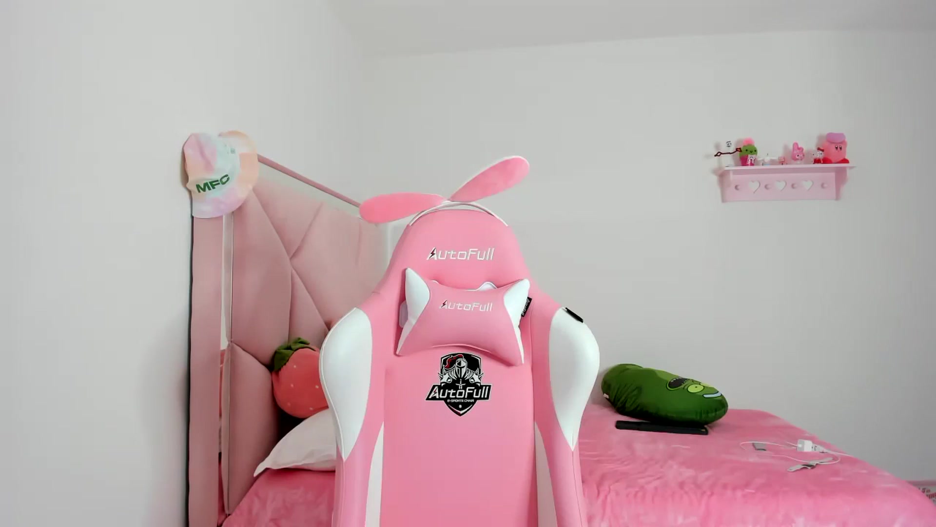 Gallery image thumbnail from Cherrycute666's myfreecams stream on, 02/02/2024, 06:30 image 3 of 20