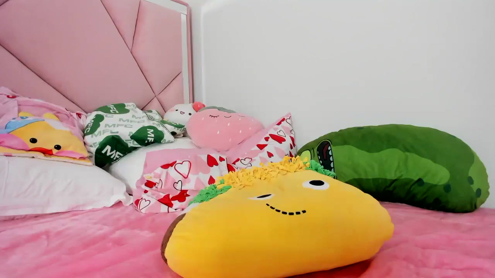 Gallery image thumbnail from Cherrycute666's myfreecams stream on, 02/03/2024, 03:42 image 9 of 20