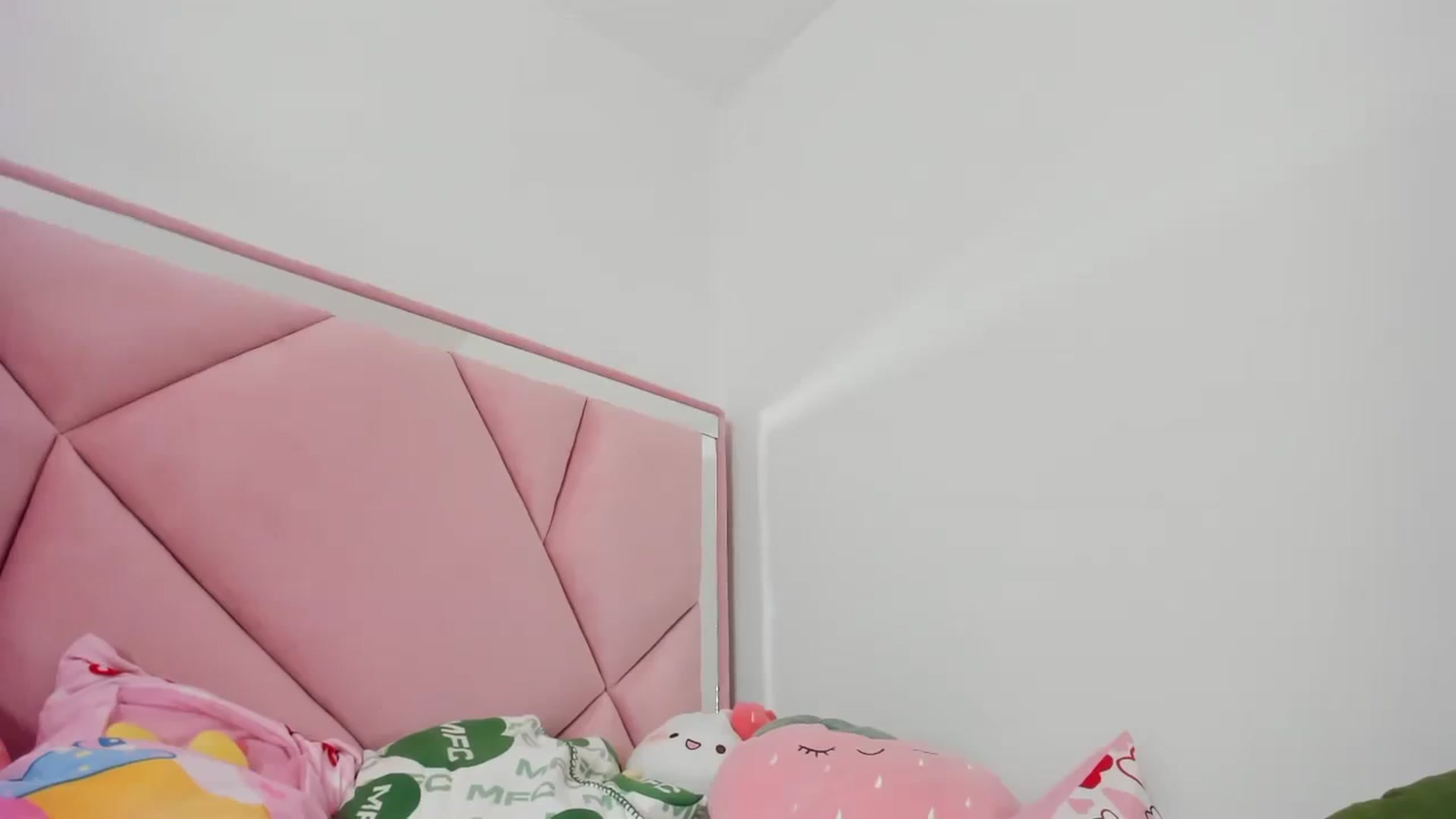 Gallery image thumbnail from Cherrycute666's myfreecams stream on, 02/03/2024, 03:42 image 14 of 20