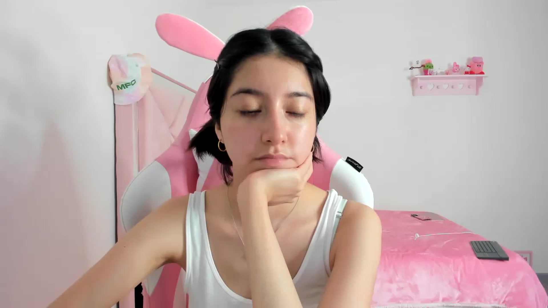 Gallery image thumbnail from Cherrycute666's myfreecams stream on, 02/03/2024, 08:30 image 3 of 20