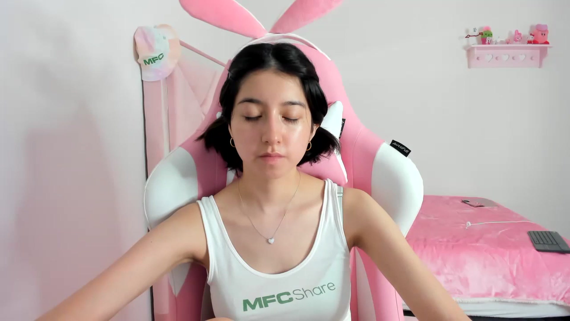 Gallery image thumbnail from Cherrycute666's myfreecams stream on, 02/03/2024, 08:30 image 15 of 20