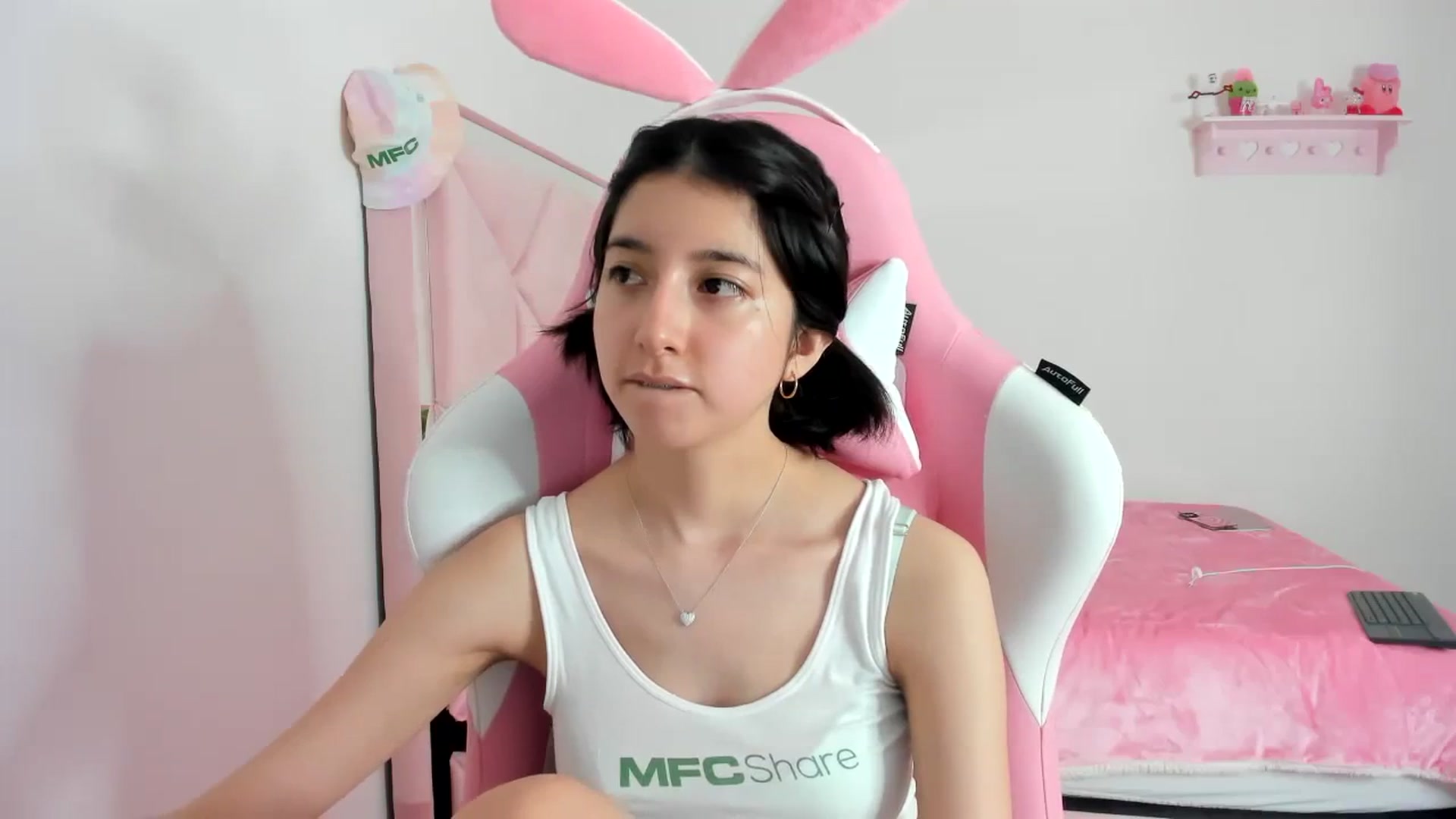 Gallery image thumbnail from Cherrycute666's myfreecams stream on, 02/03/2024, 08:30 image 14 of 20