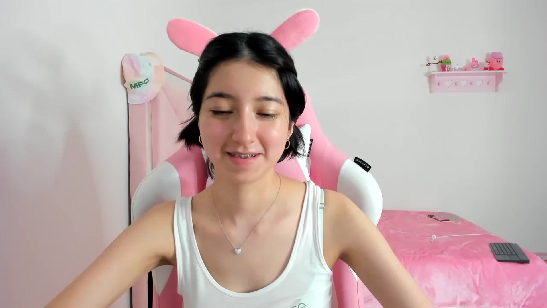 Gallery image thumbnail from Cherrycute666's myfreecams stream on, 02/03/2024, 08:30 image 1 of 20