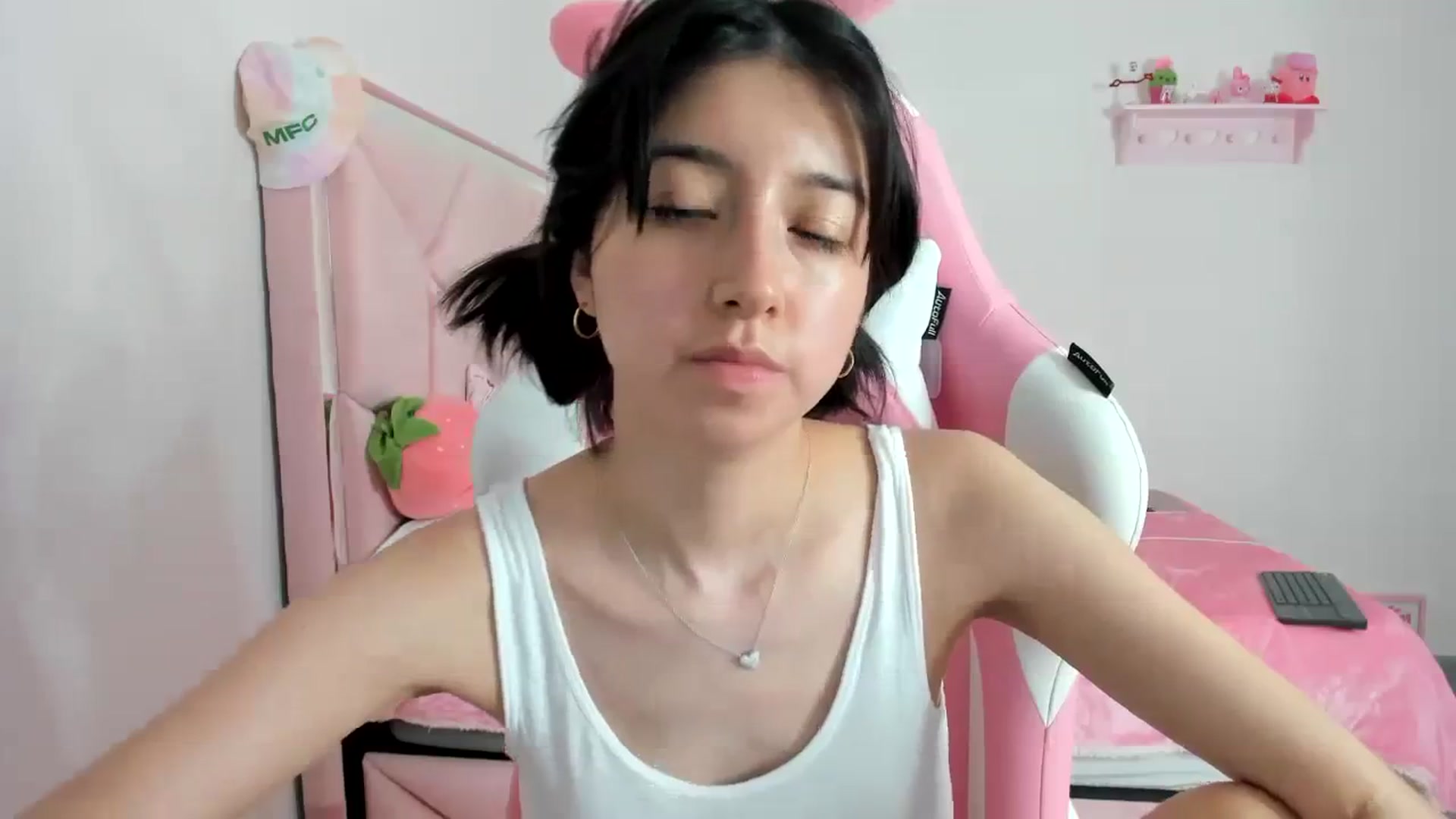 Gallery image thumbnail from Cherrycute666's myfreecams stream on, 02/03/2024, 11:37 image 6 of 20