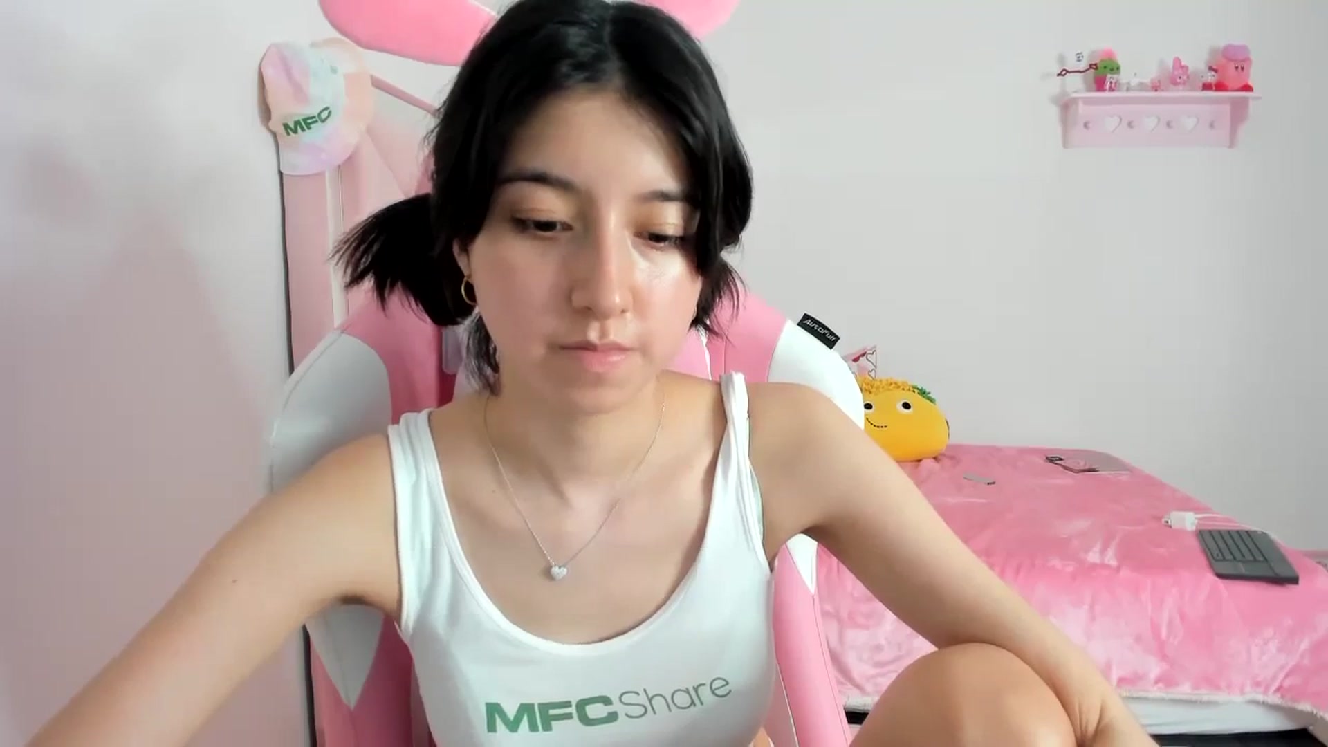 Gallery image thumbnail from Cherrycute666's myfreecams stream on, 02/03/2024, 11:37 image 11 of 20