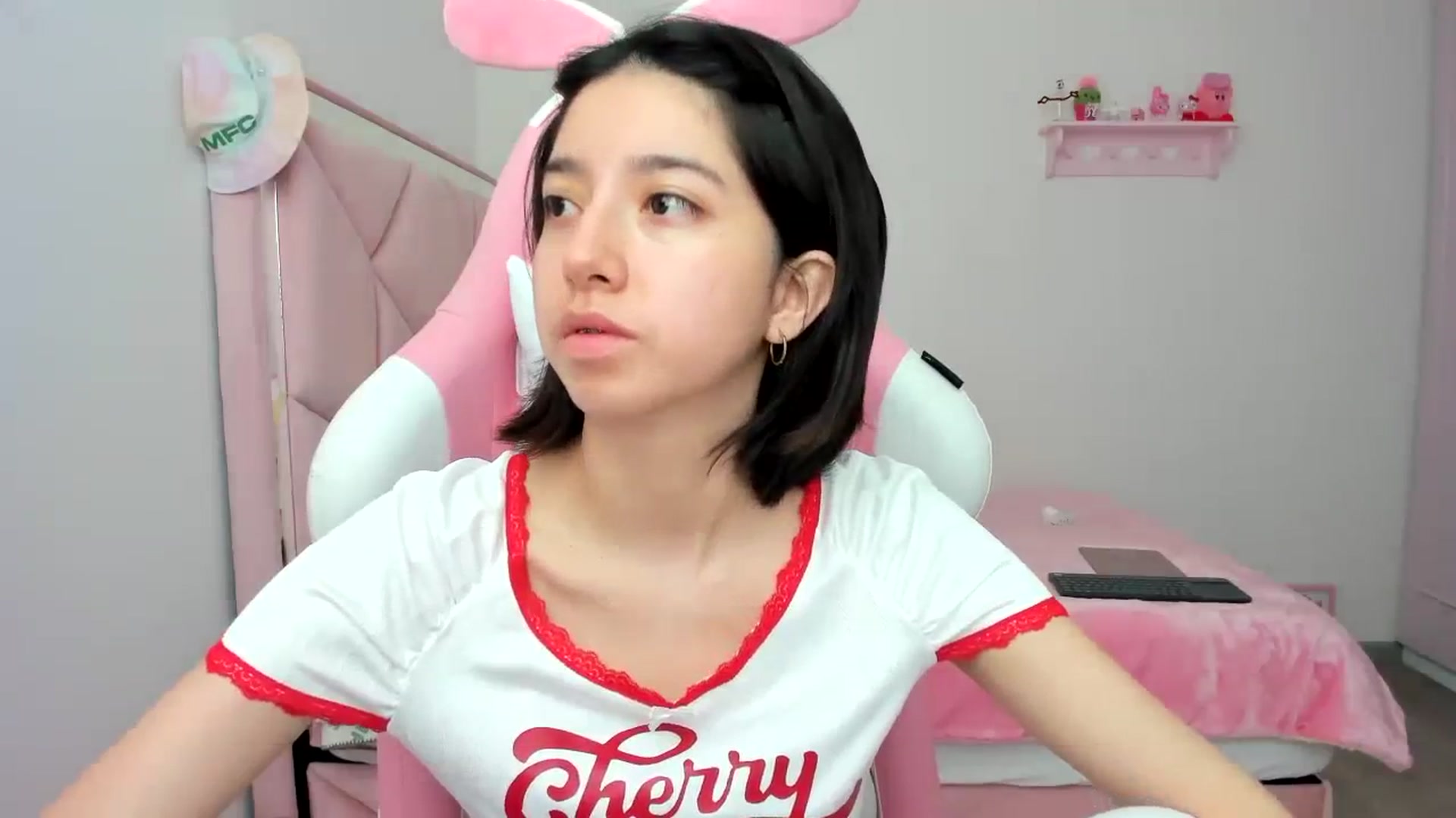 Gallery image thumbnail from Cherrycute666's myfreecams stream on, 02/03/2024, 21:00 image 10 of 20
