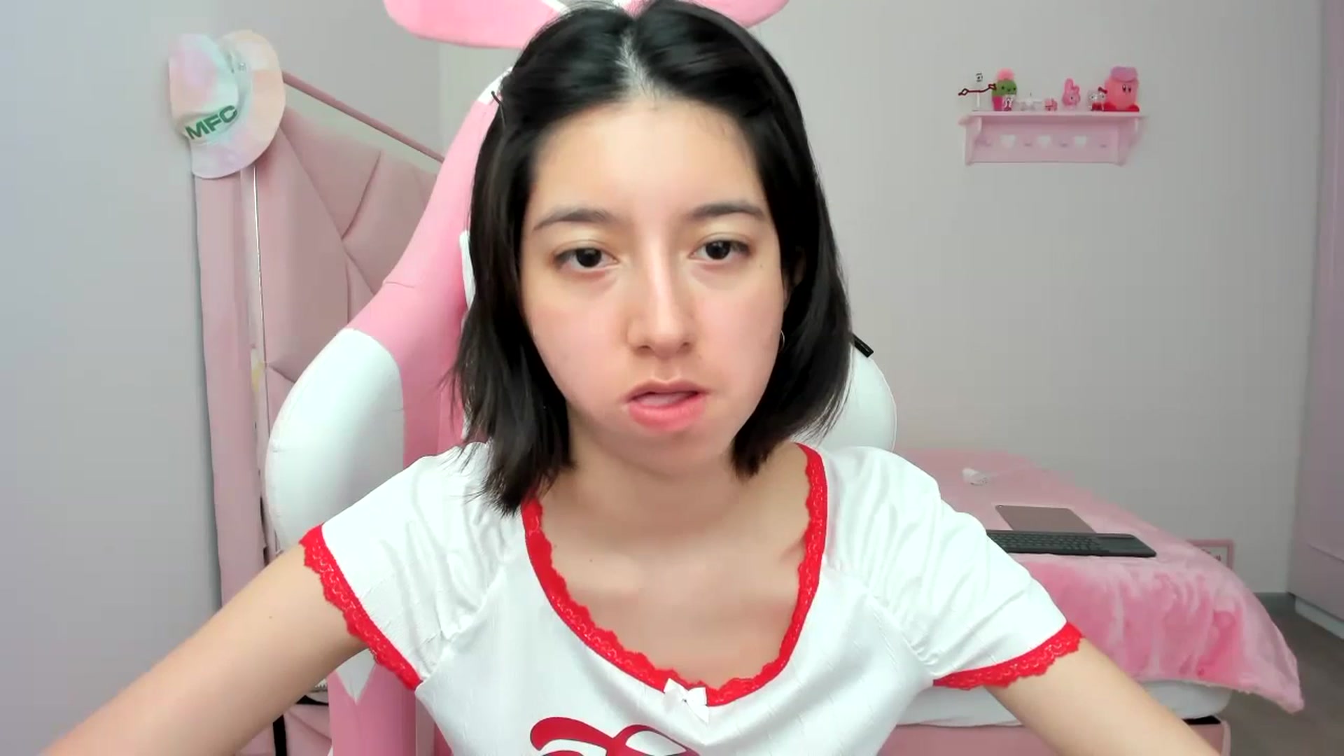 Gallery image thumbnail from Cherrycute666's myfreecams stream on, 02/03/2024, 21:00 image 17 of 20