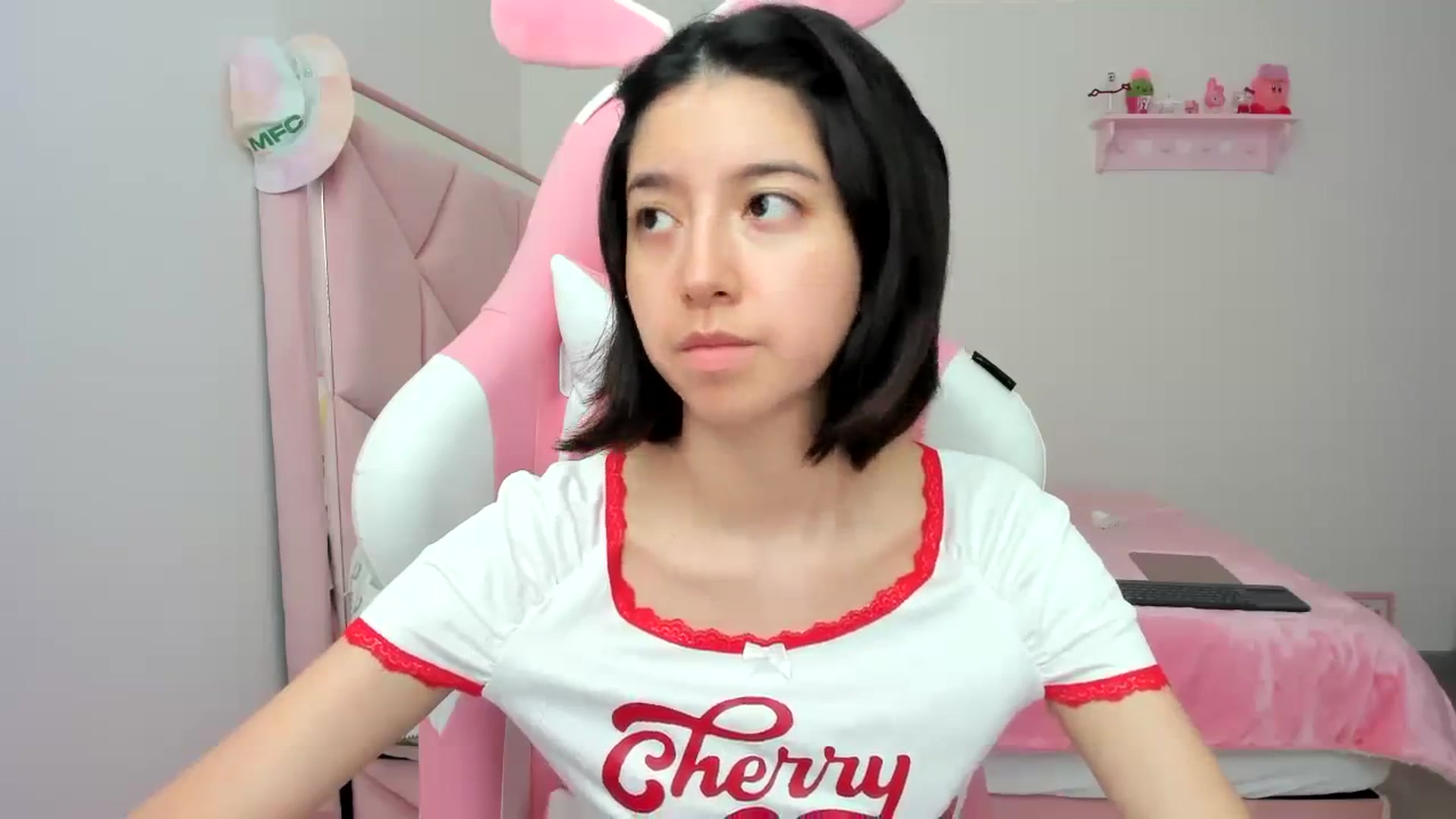 Gallery image thumbnail from Cherrycute666's myfreecams stream on, 02/03/2024, 21:00 image 5 of 20