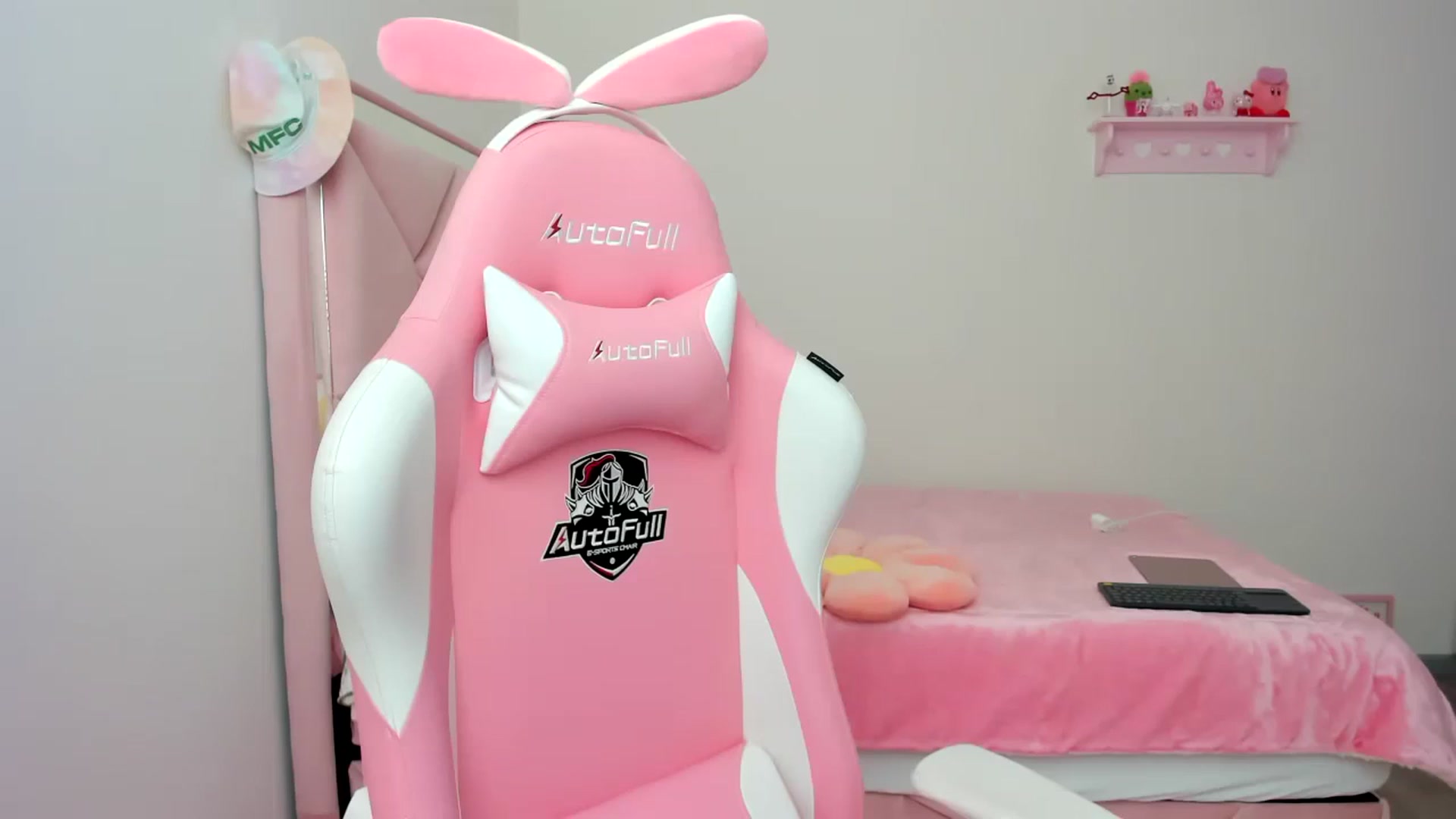 Gallery image thumbnail from Cherrycute666's myfreecams stream on, 02/03/2024, 21:00 image 2 of 20