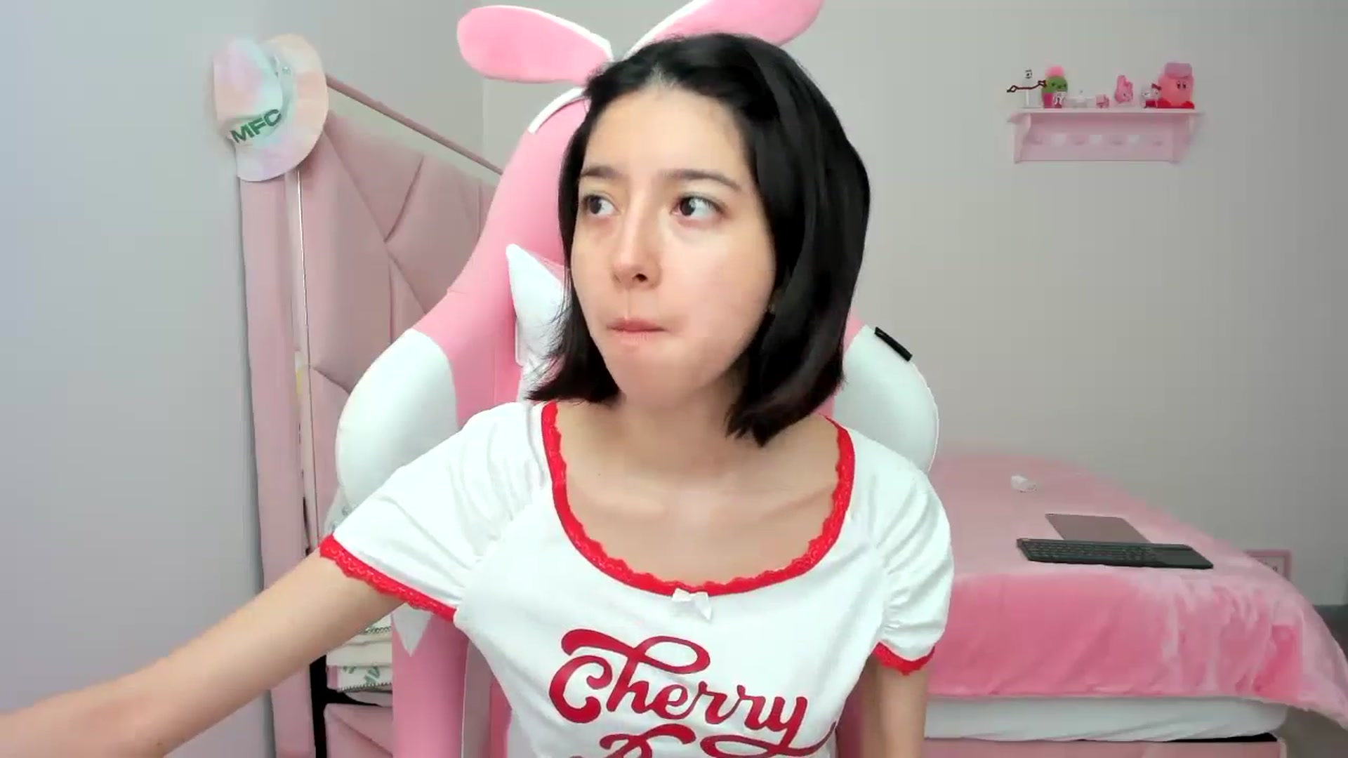 Gallery image thumbnail from Cherrycute666's myfreecams stream on, 02/03/2024, 21:00 image 3 of 20