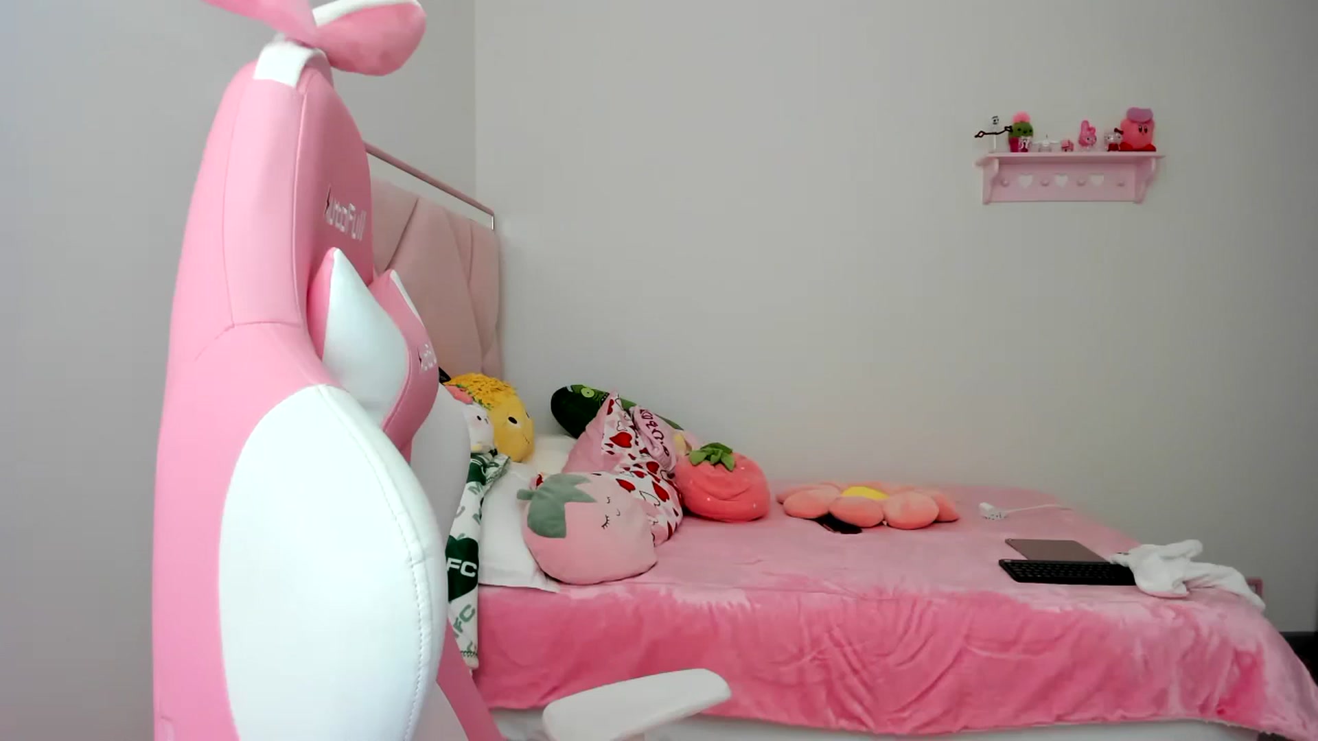 Gallery image thumbnail from Cherrycute666's myfreecams stream on, 02/03/2024, 23:08 image 17 of 20