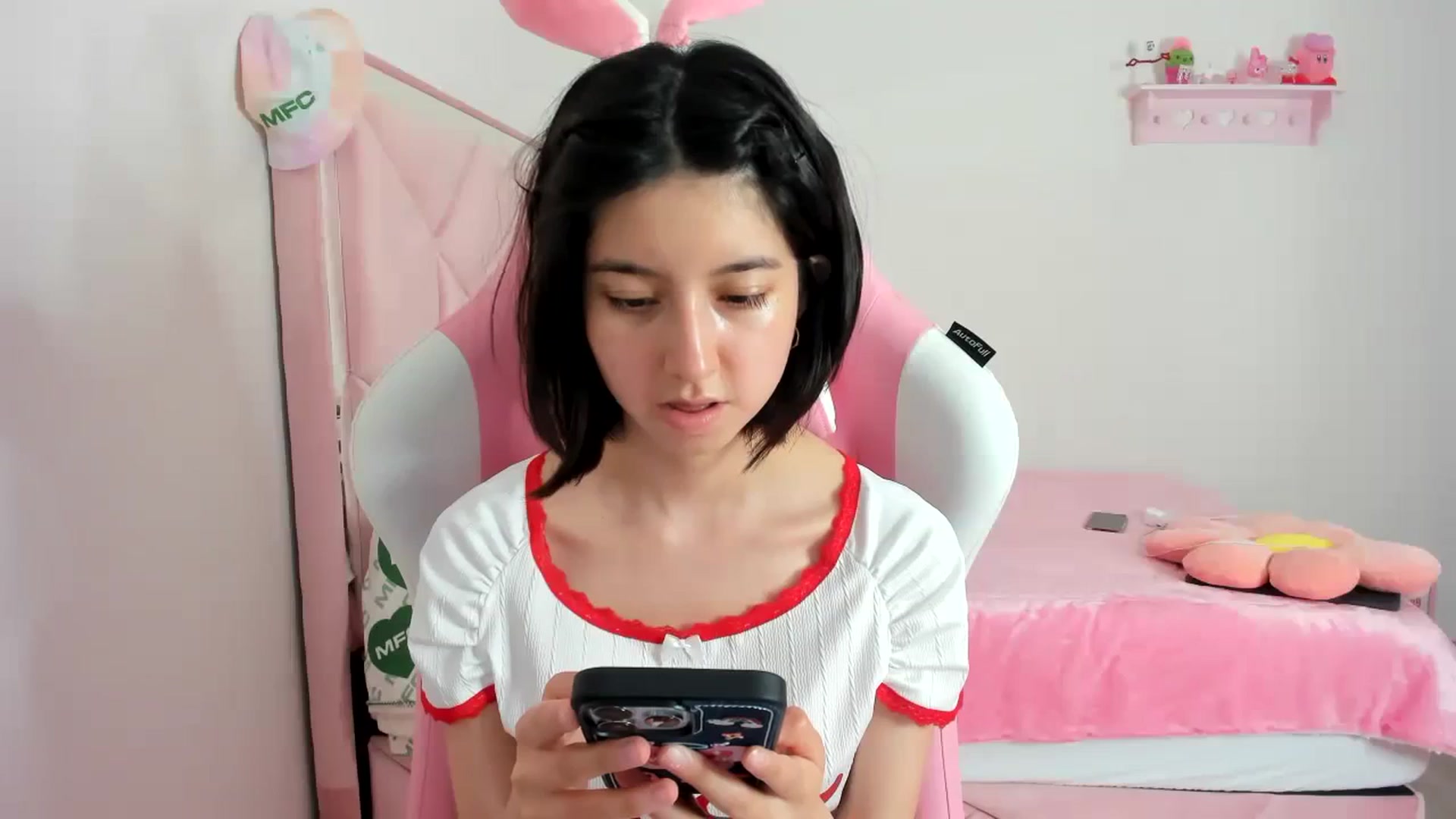 Gallery image thumbnail from Cherrycute666's myfreecams stream on, 02/04/2024, 06:29 image 17 of 20