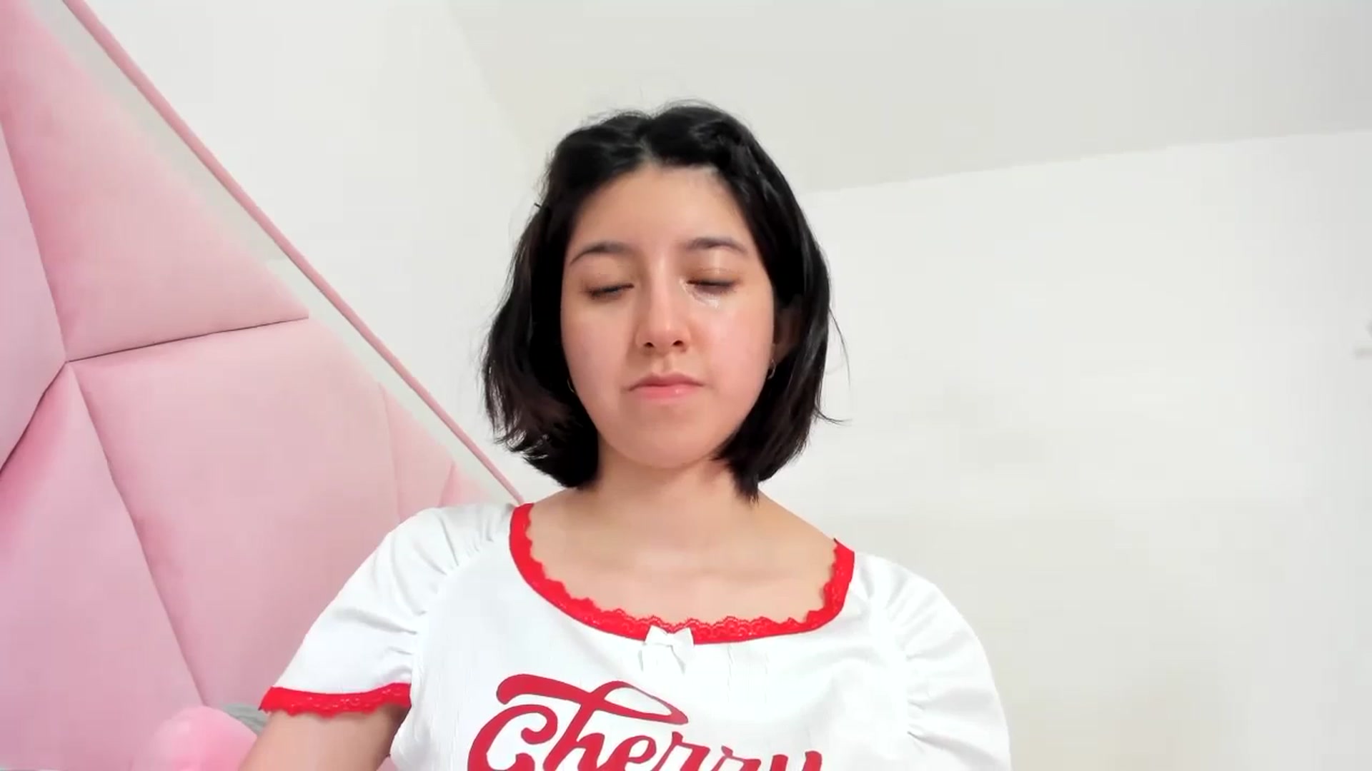Gallery image thumbnail from Cherrycute666's myfreecams stream on, 02/04/2024, 06:29 image 6 of 20