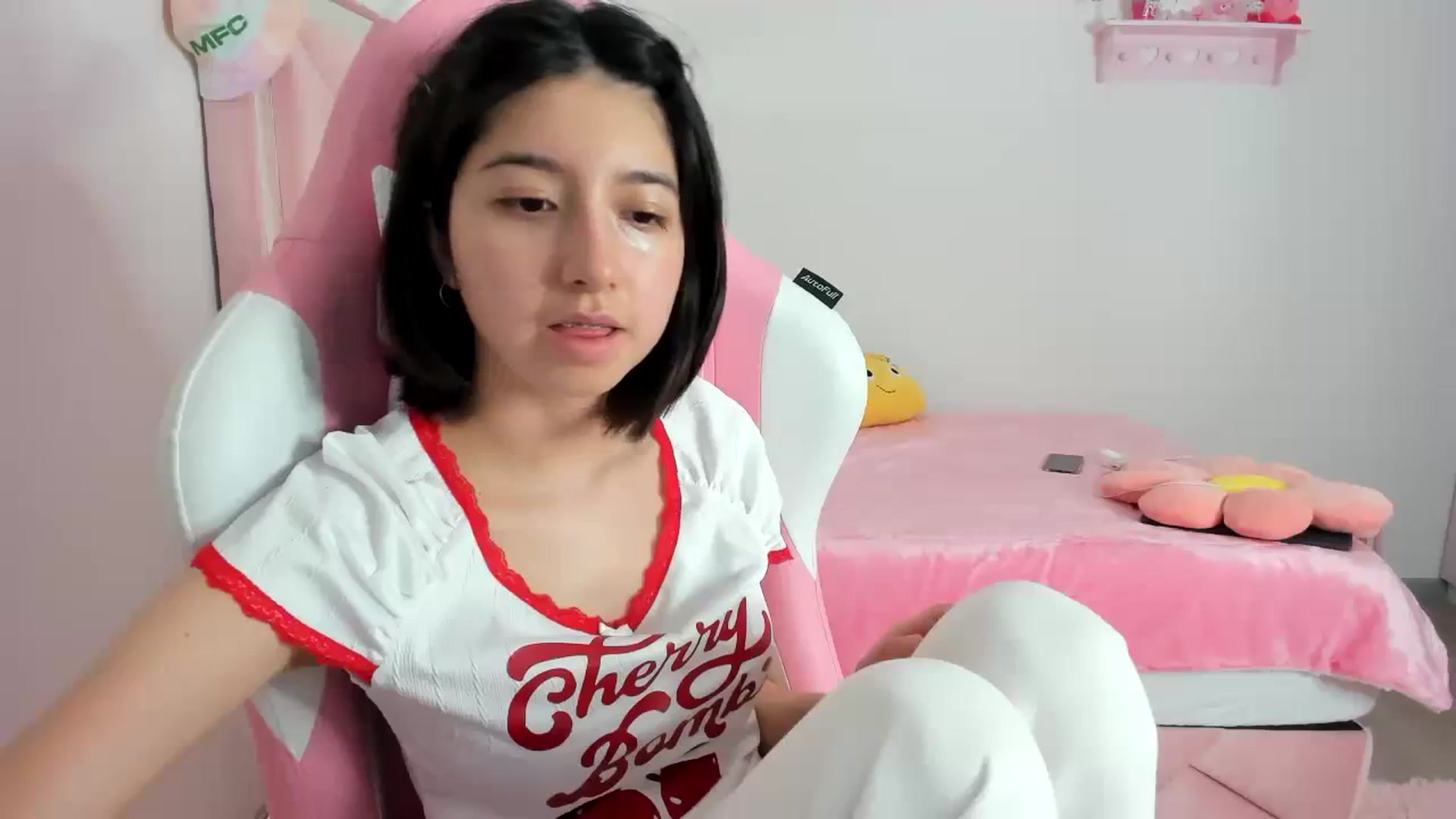 Gallery image thumbnail from Cherrycute666's myfreecams stream on, 02/04/2024, 06:29 image 14 of 20