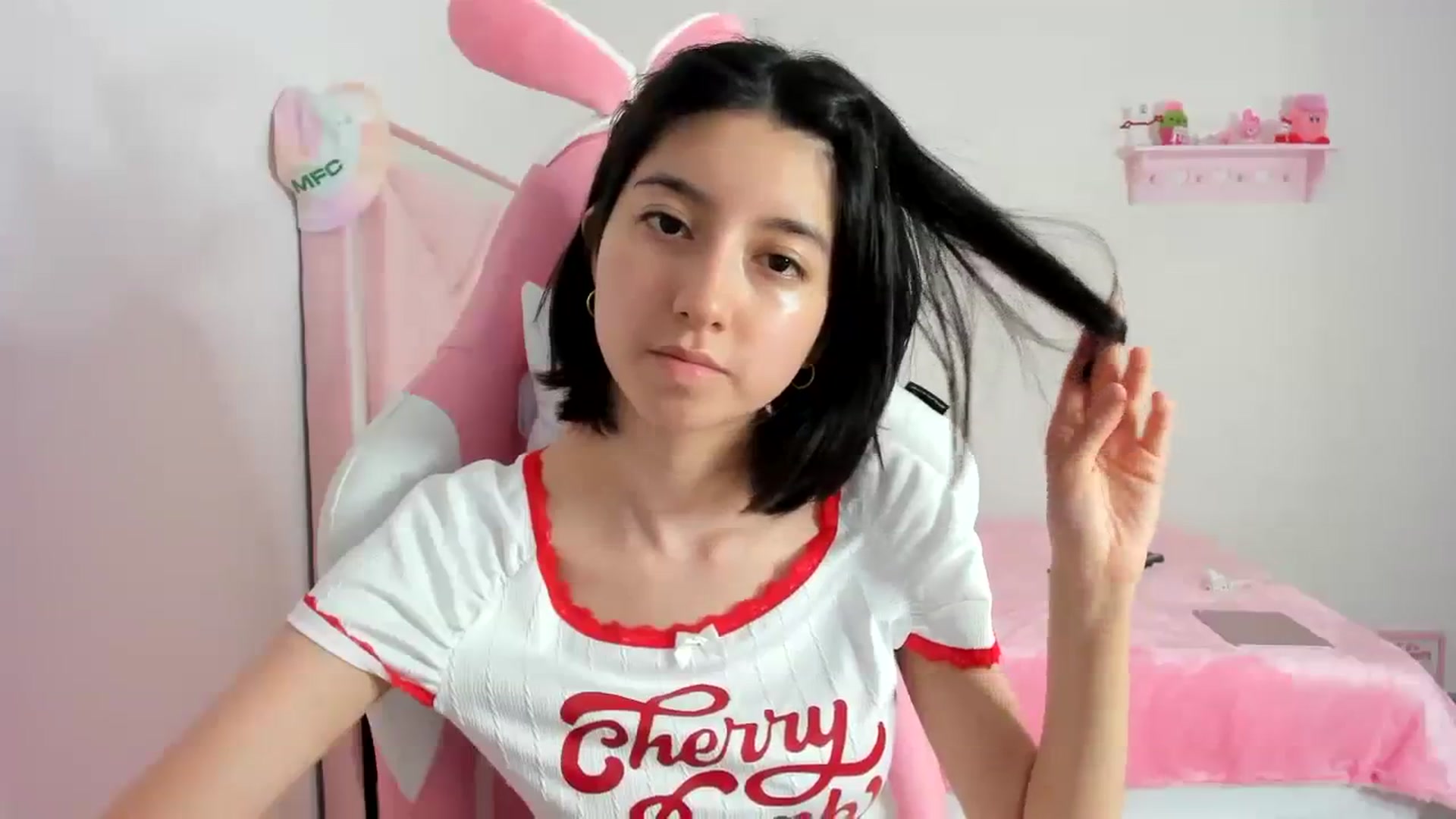 Gallery image thumbnail from Cherrycute666's myfreecams stream on, 02/04/2024, 10:19 image 4 of 20